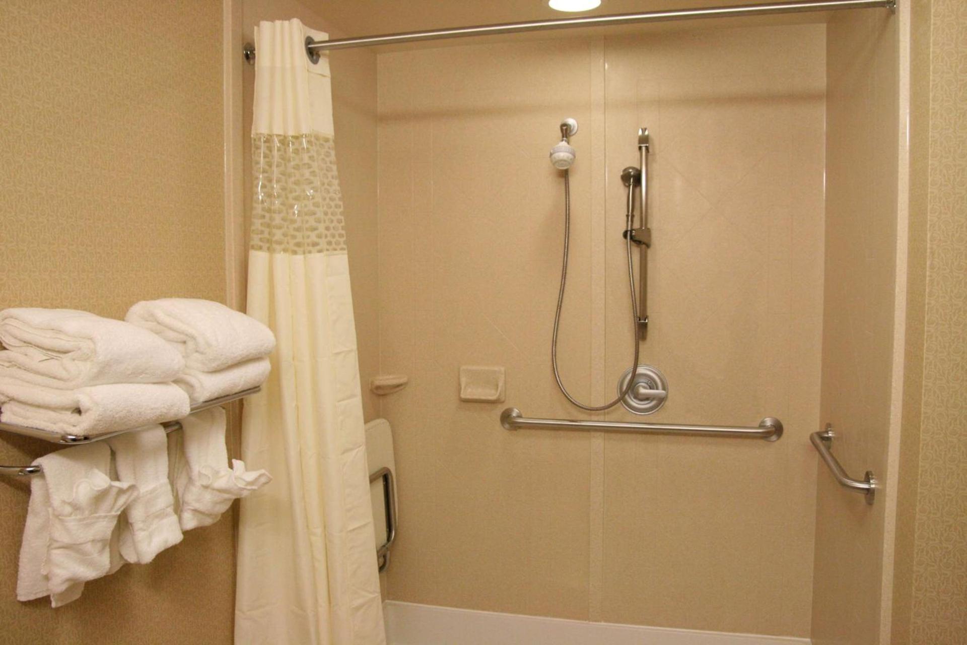 Hampton Inn & Suites Indianapolis-Airport photo 35