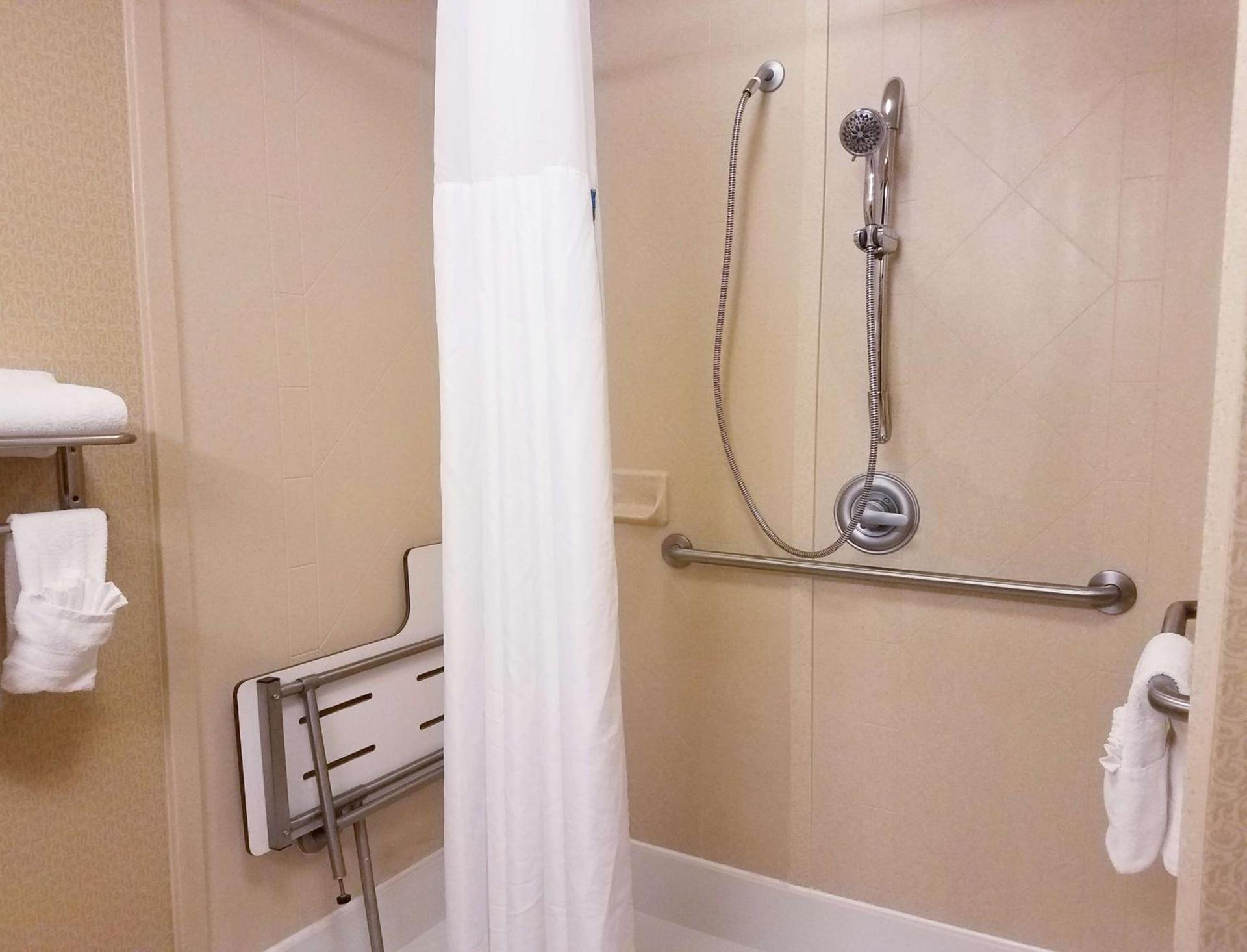 Hampton Inn & Suites Indianapolis-Airport photo 36