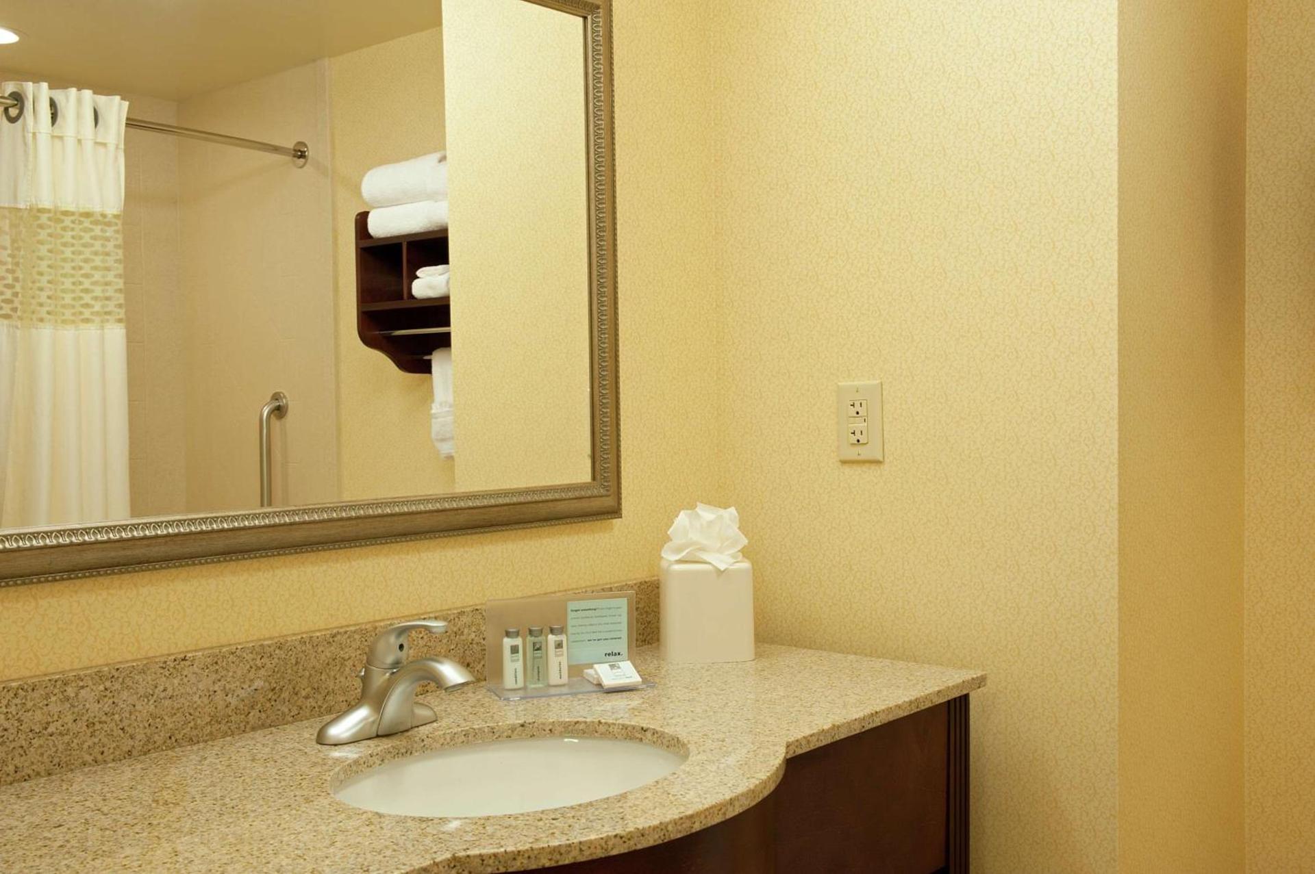 Hampton Inn & Suites Indianapolis-Airport photo 38