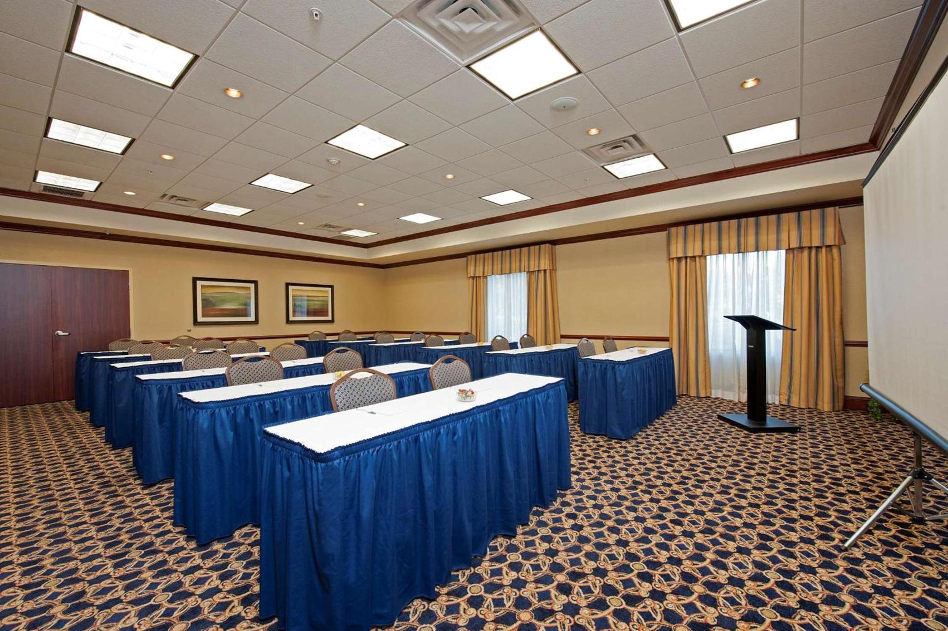 Hampton Inn & Suites Indianapolis-Airport photo 42