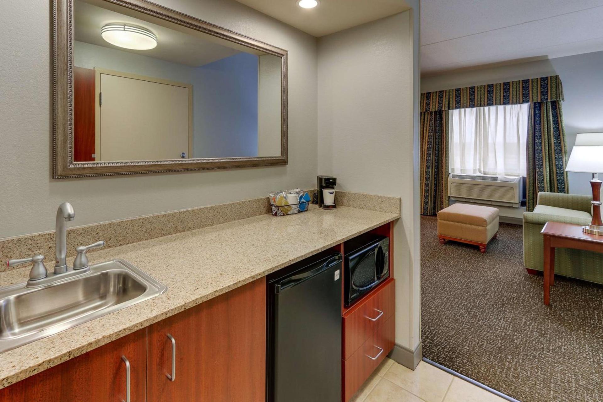 Hampton Inn & Suites Indianapolis-Airport photo 40