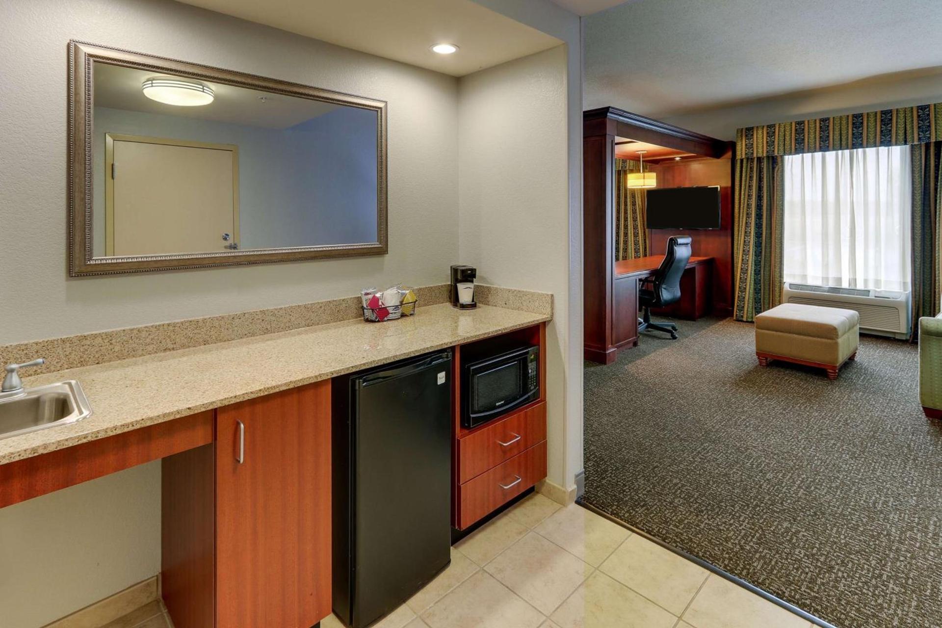 Hampton Inn & Suites Indianapolis-Airport photo 41