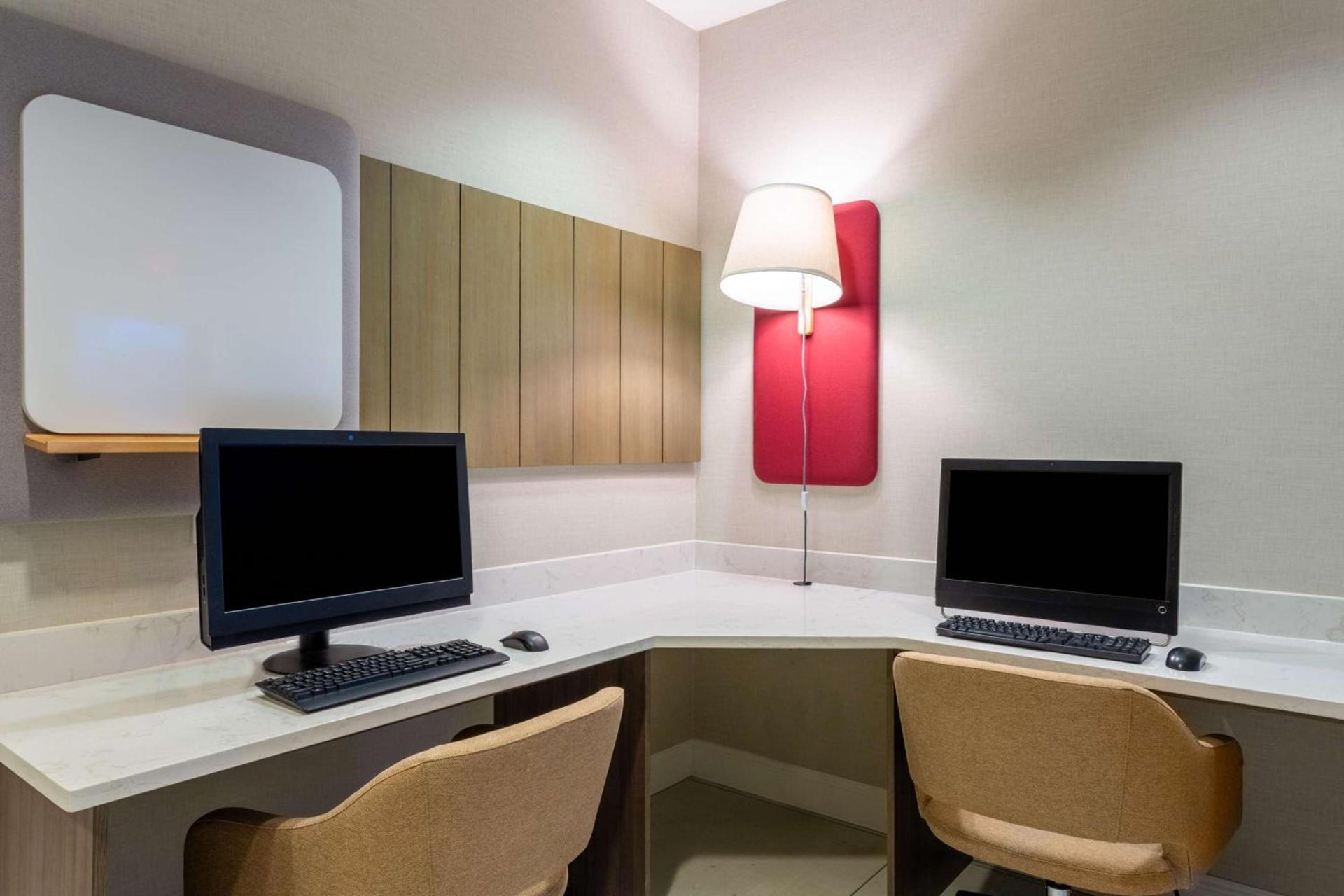 Hilton Garden Inn Islip/MacArthur Airport photo 28