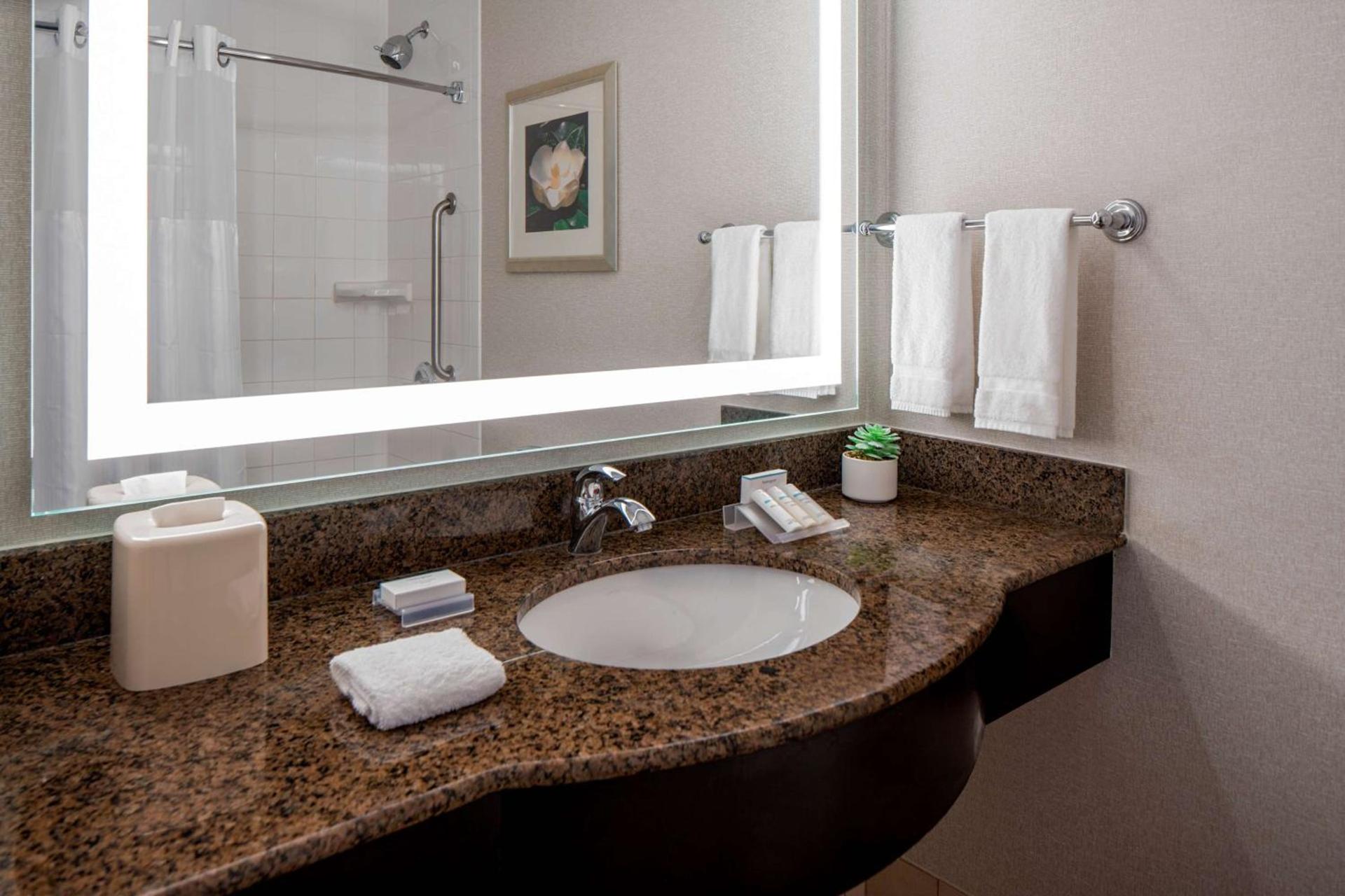 Hilton Garden Inn Jackson Downtown photo 14