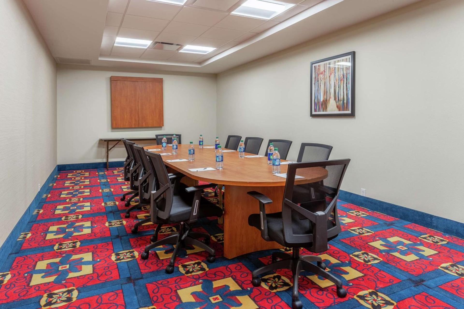 Hampton Inn Jefferson City at Capital Mall photo 23