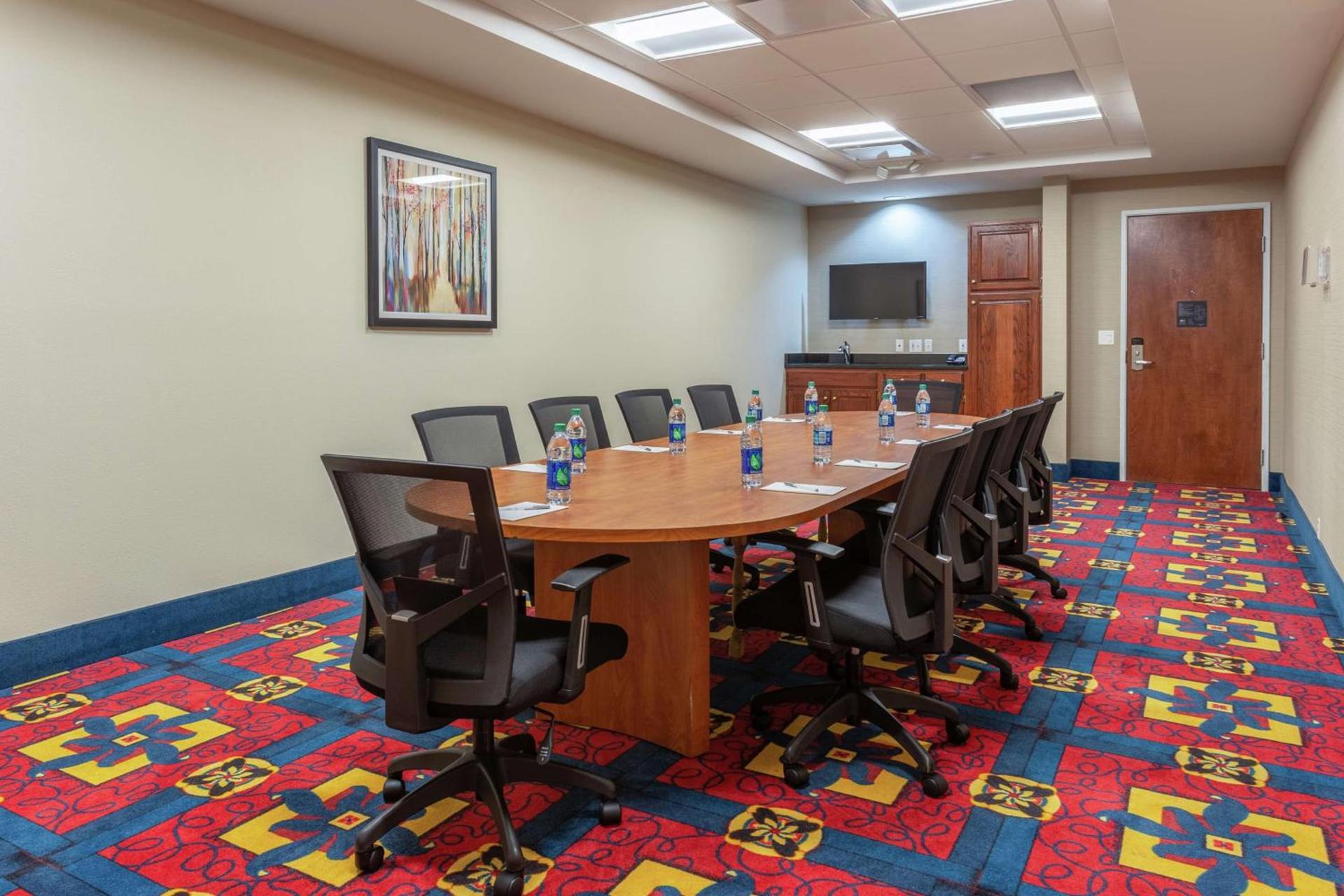 Hampton Inn Jefferson City at Capital Mall photo 25