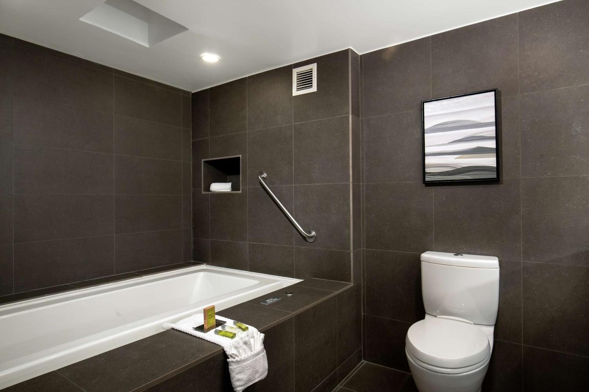 DoubleTree by Hilton Monrovia - Pasadena Area photo 22