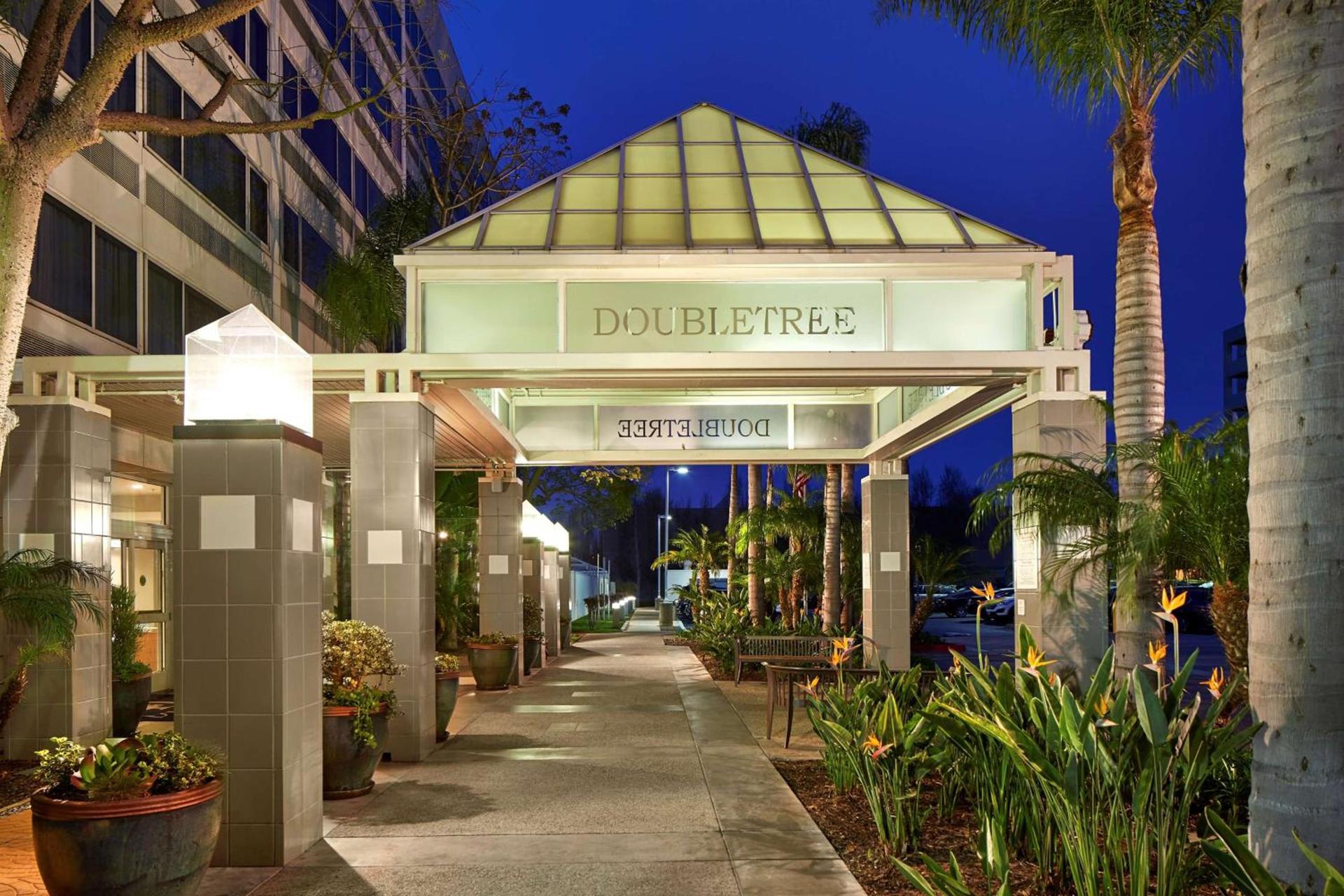 DoubleTree by Hilton LAX - El Segundo photo 1
