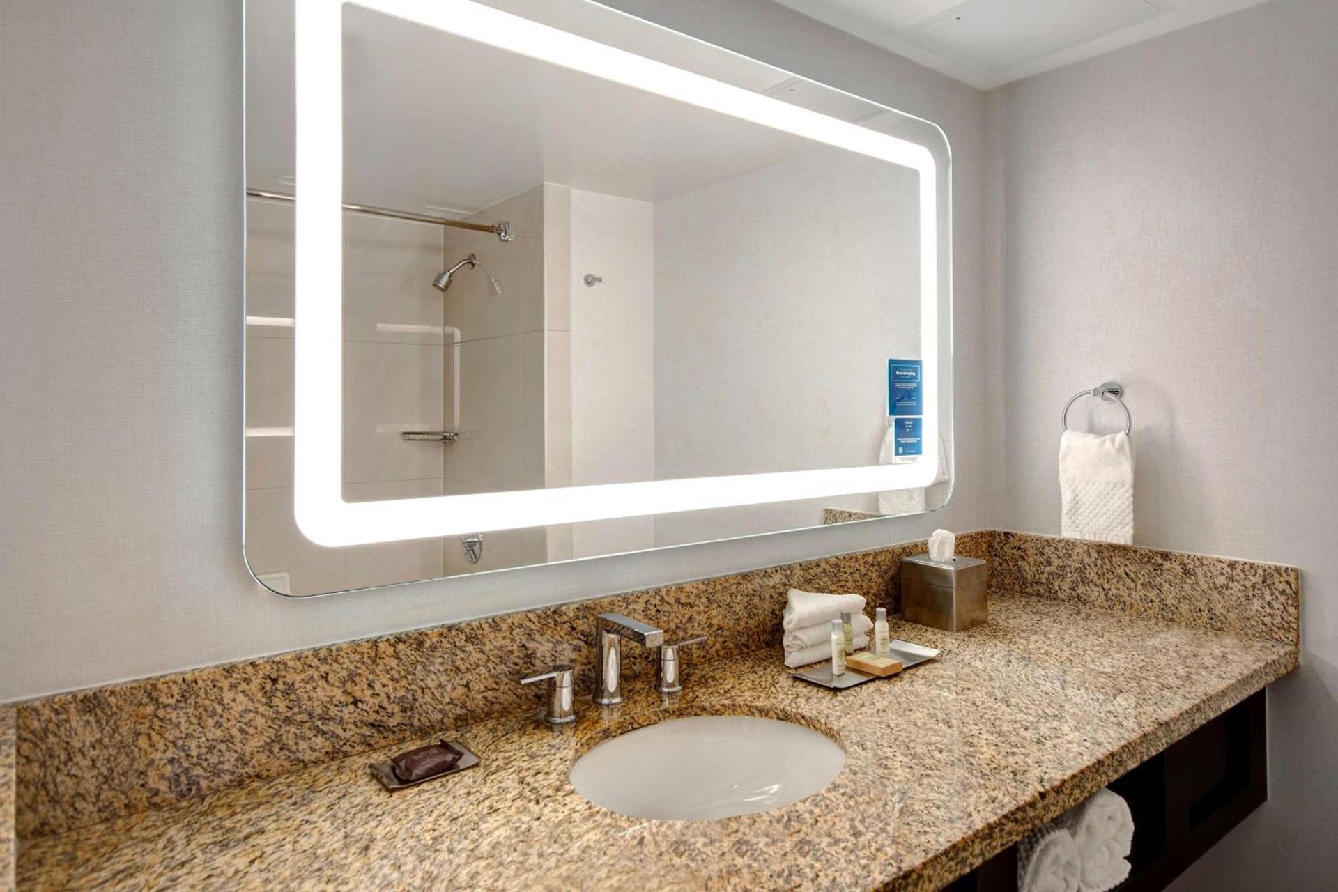 DoubleTree by Hilton LAX - El Segundo photo 27