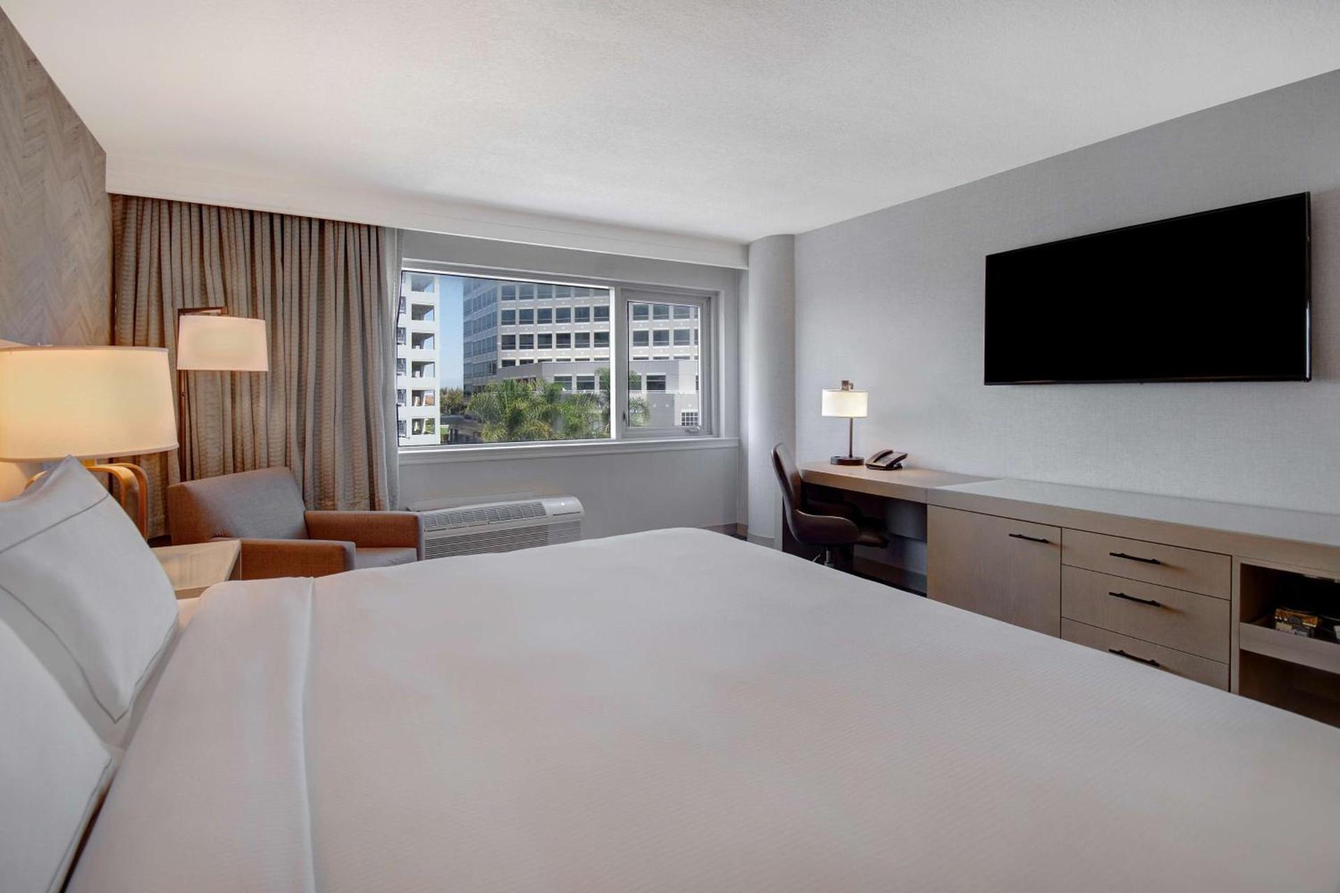 DoubleTree by Hilton LAX - El Segundo photo 32