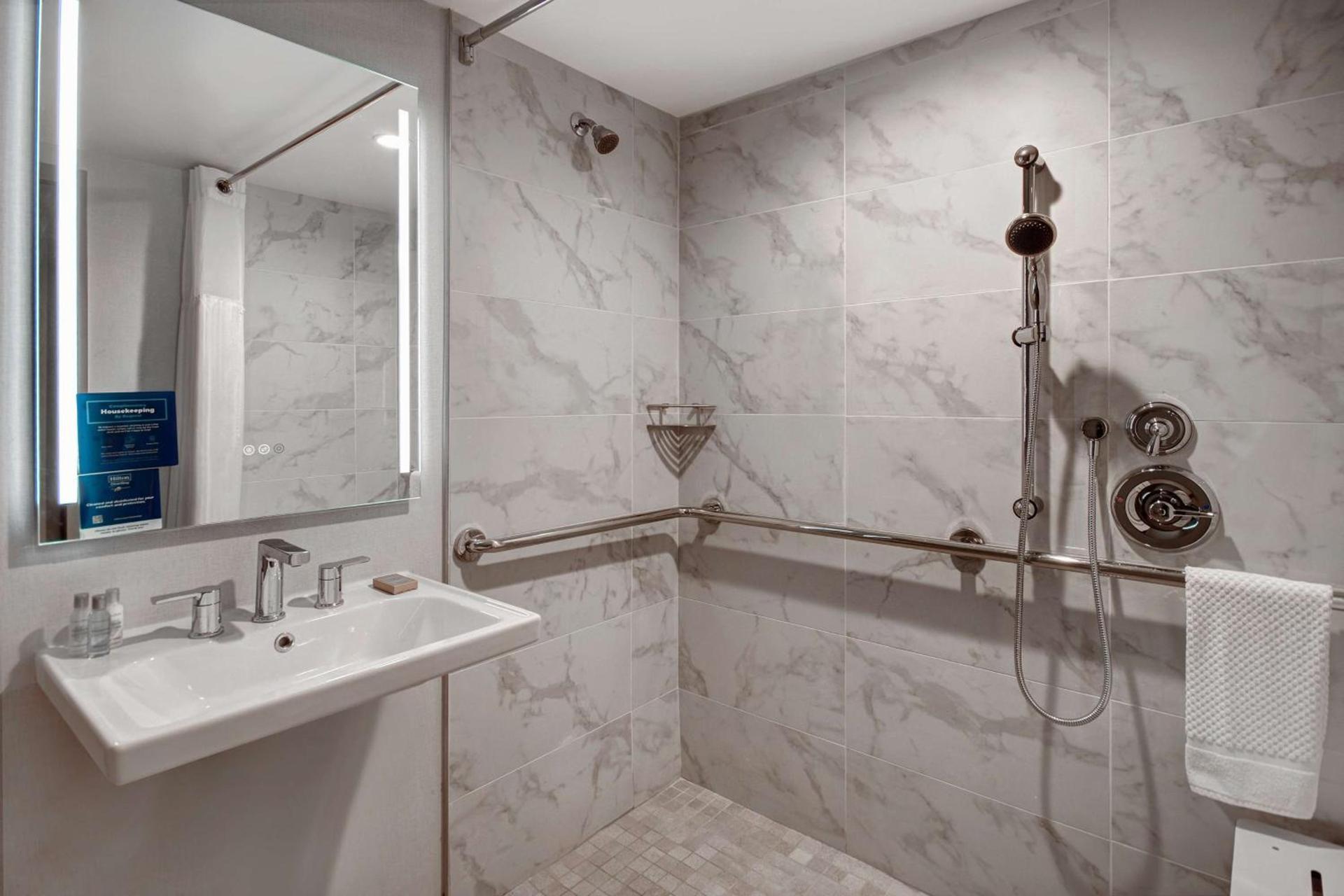 DoubleTree by Hilton LAX - El Segundo photo 12