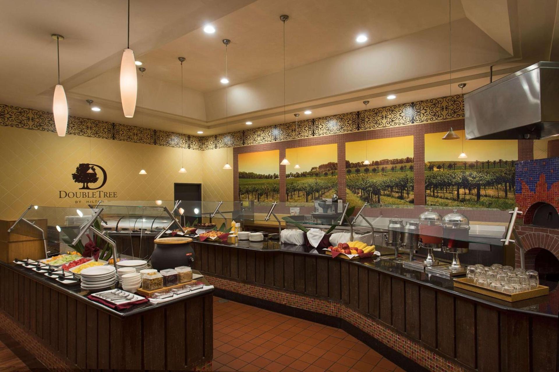 DoubleTree by Hilton Los Angeles Norwalk photo 9
