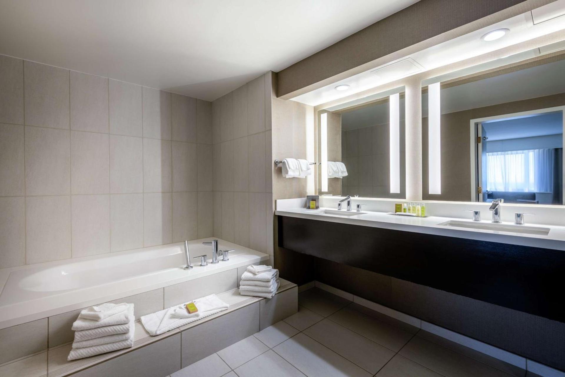 DoubleTree by Hilton Los Angeles Norwalk photo 14