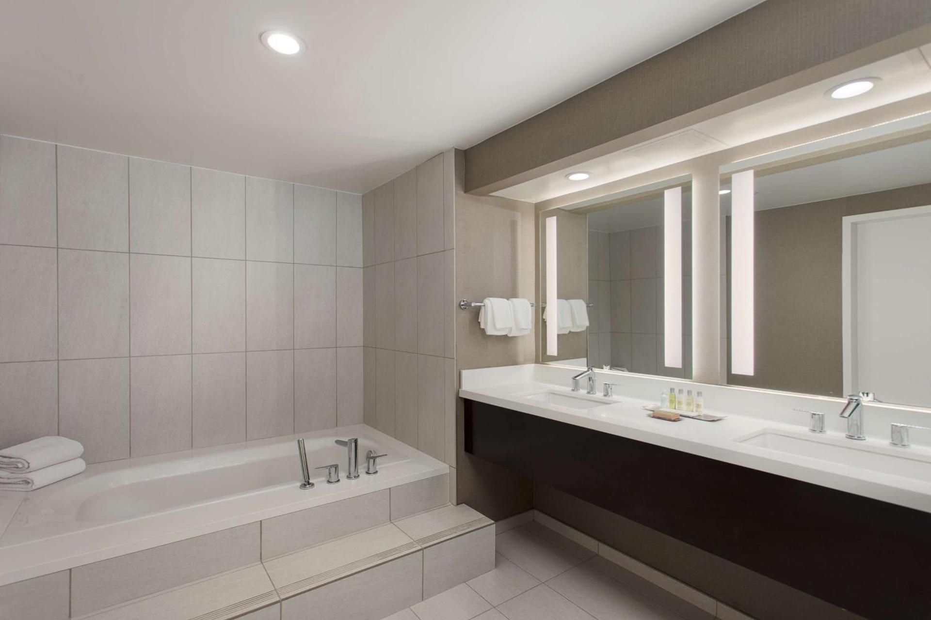DoubleTree by Hilton Los Angeles Norwalk photo 42