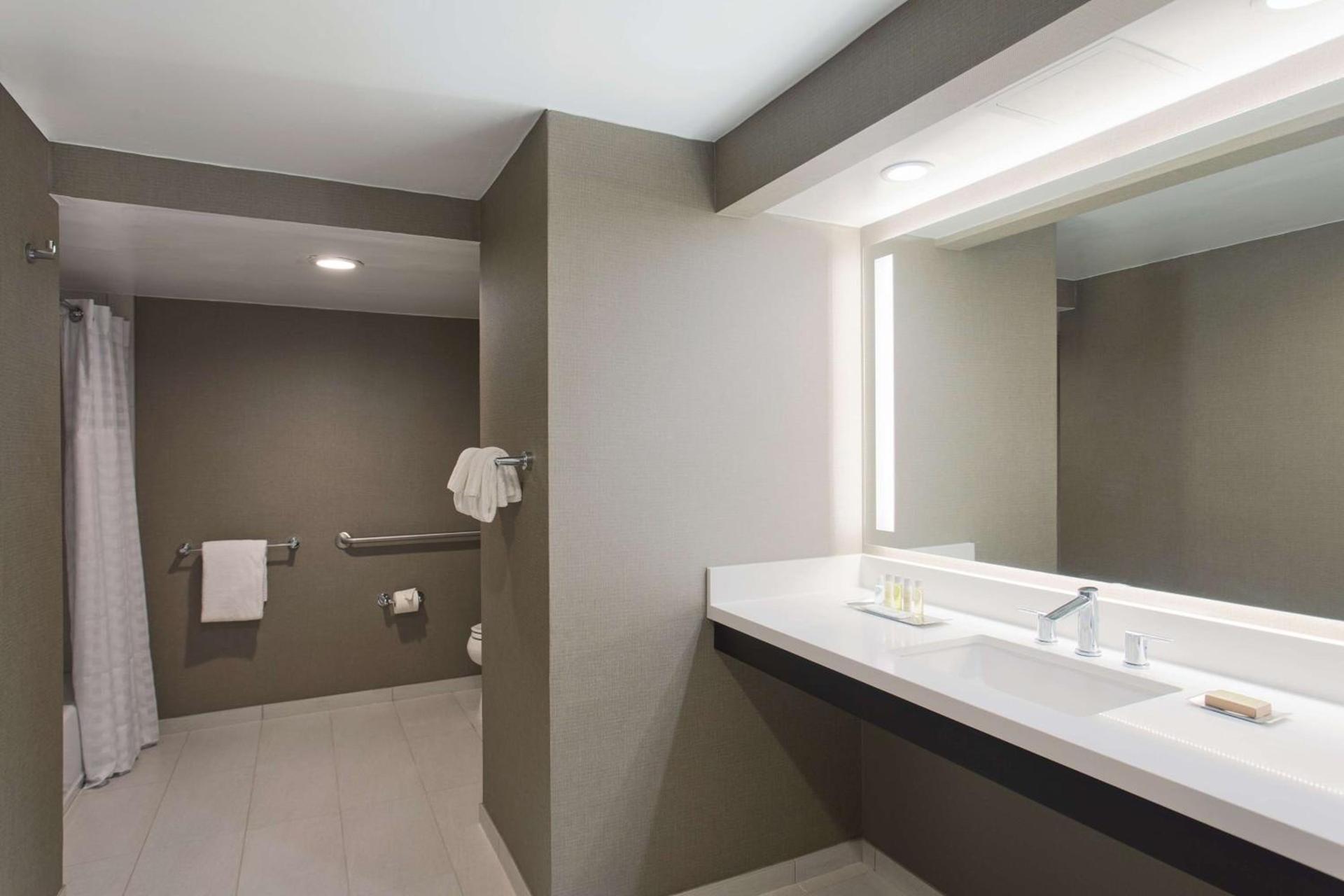 DoubleTree by Hilton Los Angeles Norwalk photo 46