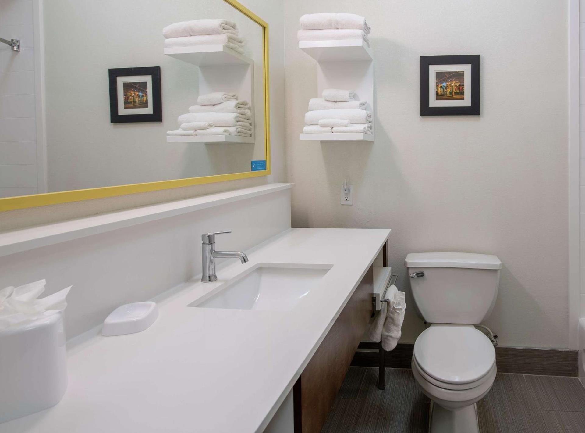 Hampton Inn and Suites Lafayette photo 17