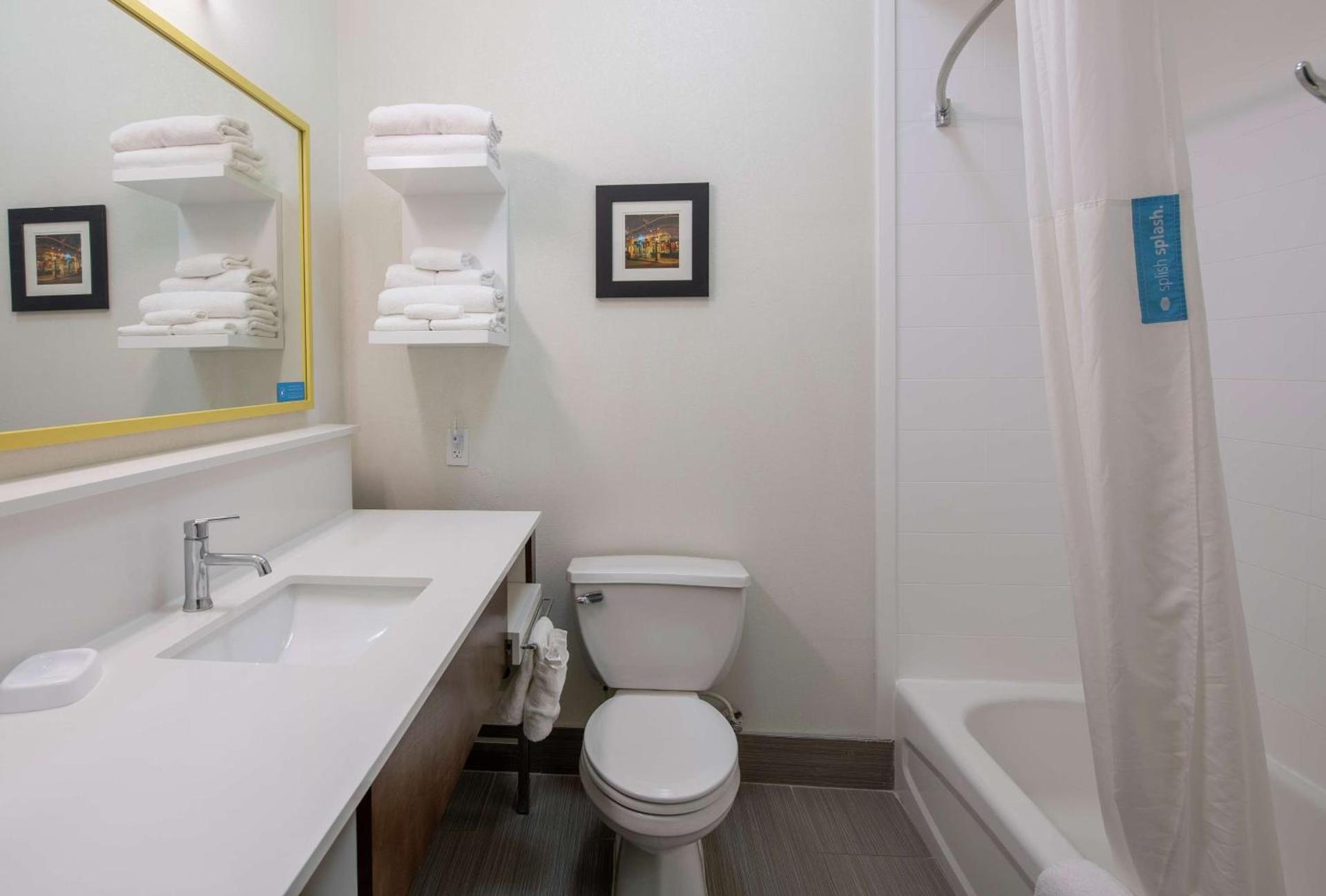 Hampton Inn and Suites Lafayette photo 23