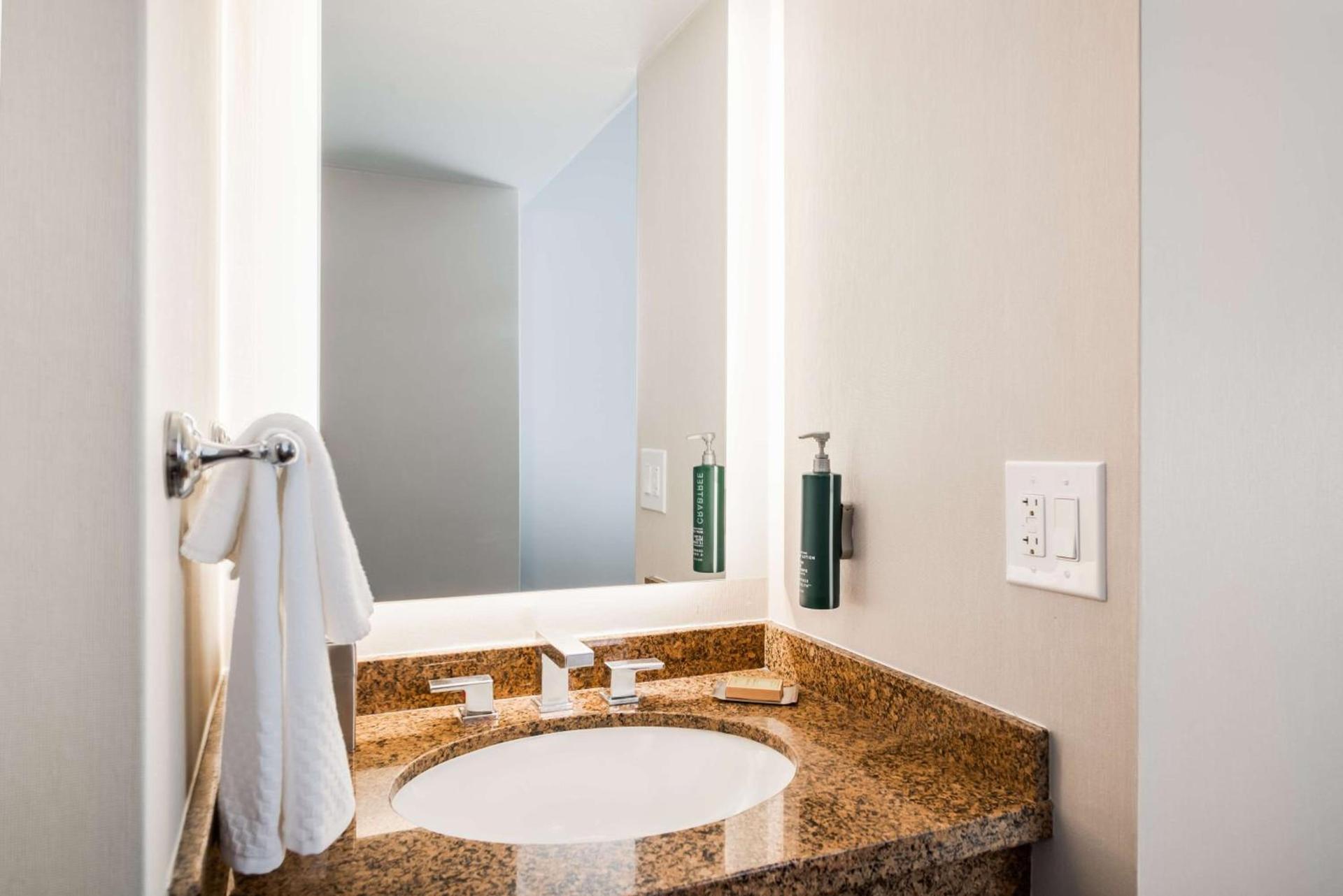 DoubleTree by Hilton Carson photo 46