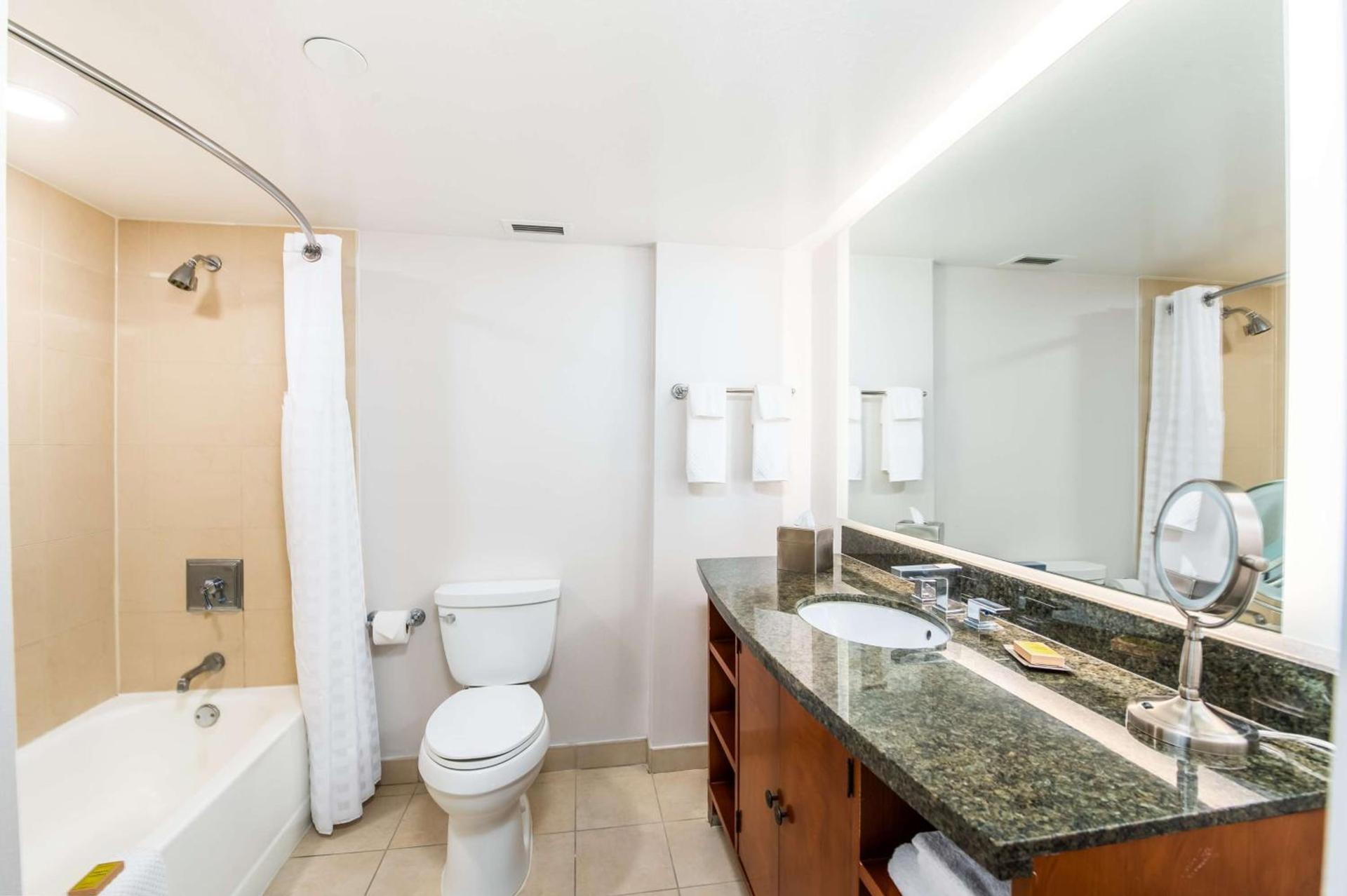 DoubleTree by Hilton Carson photo 55