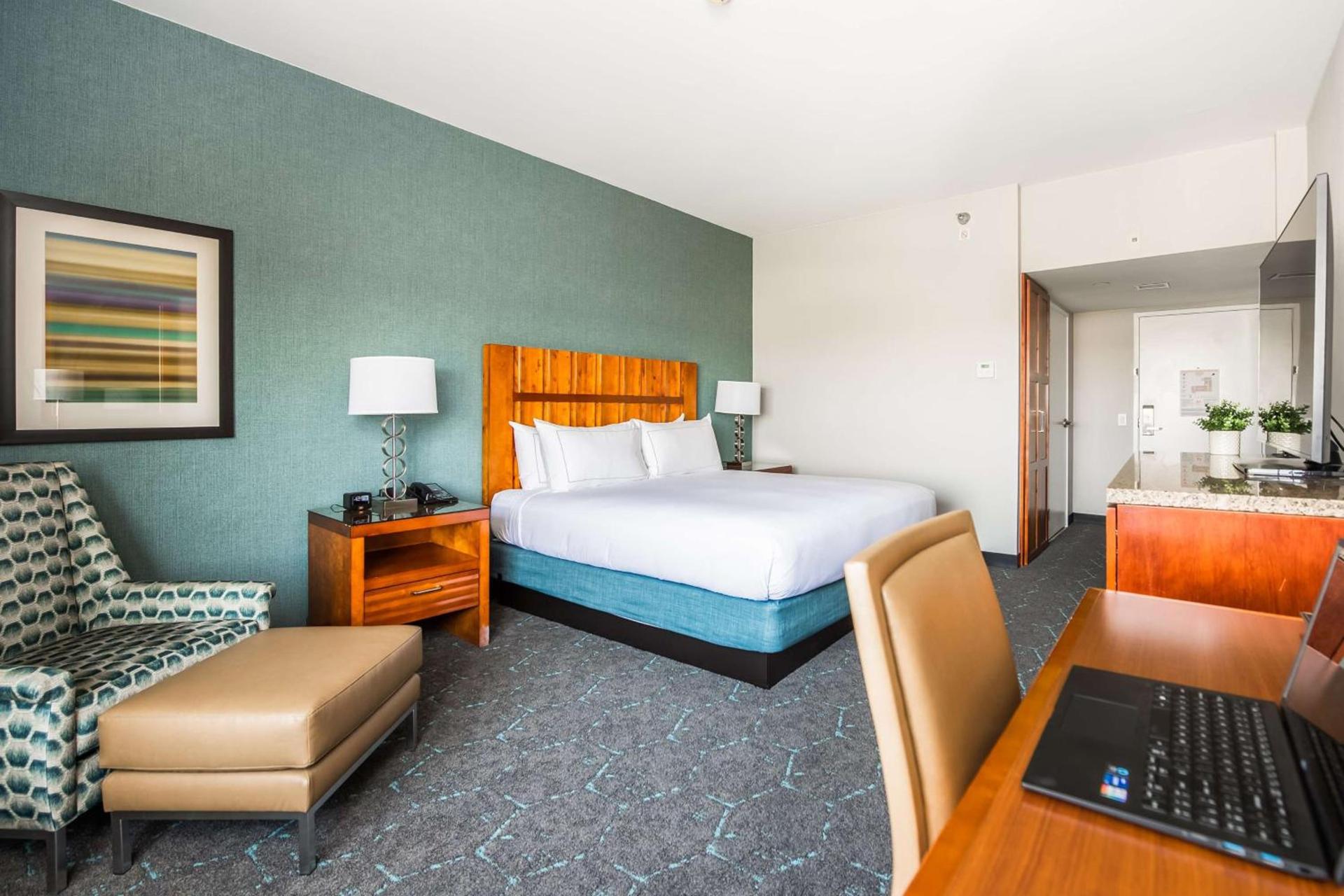 DoubleTree by Hilton Carson photo 57