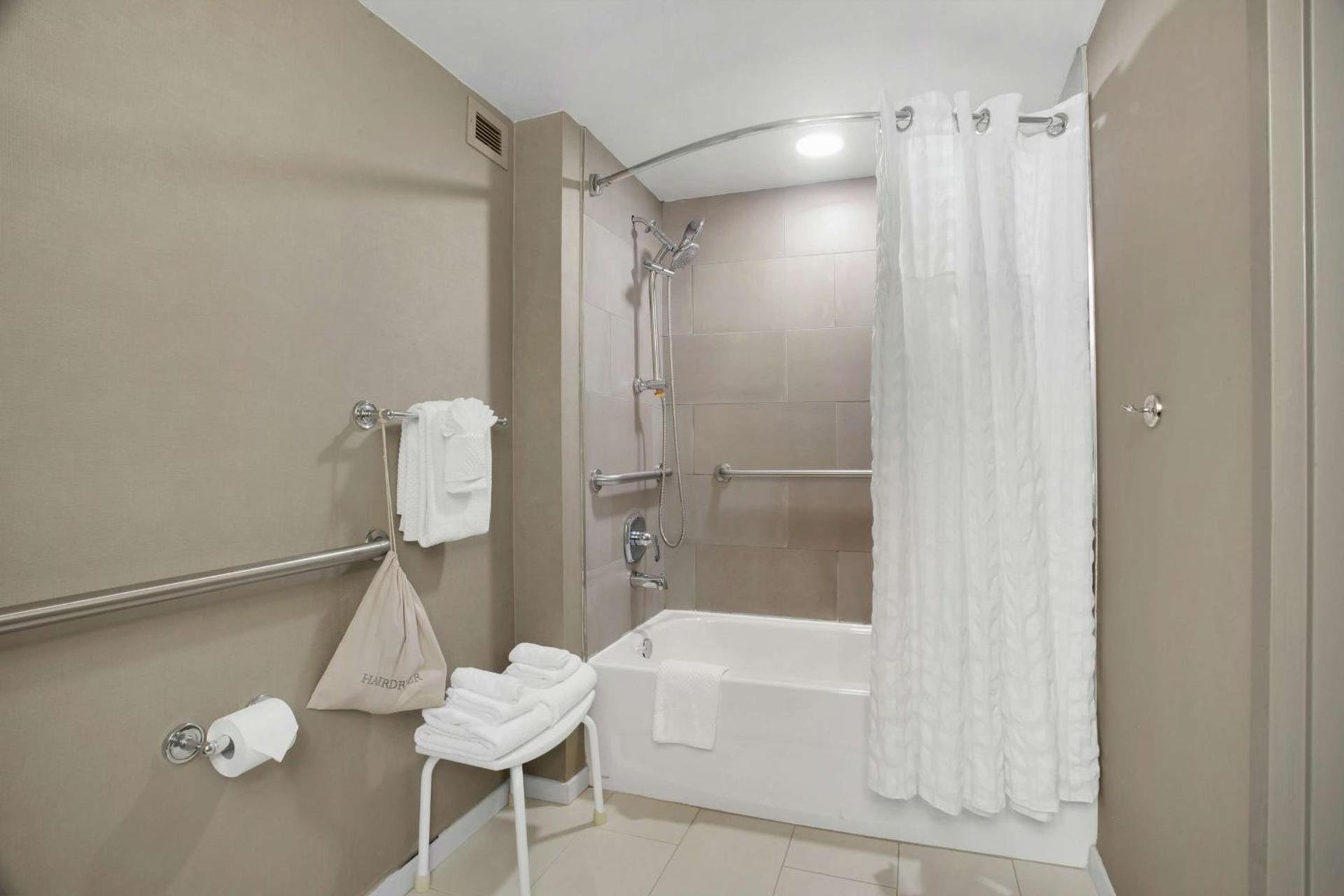 DoubleTree by Hilton Little Rock photo 19