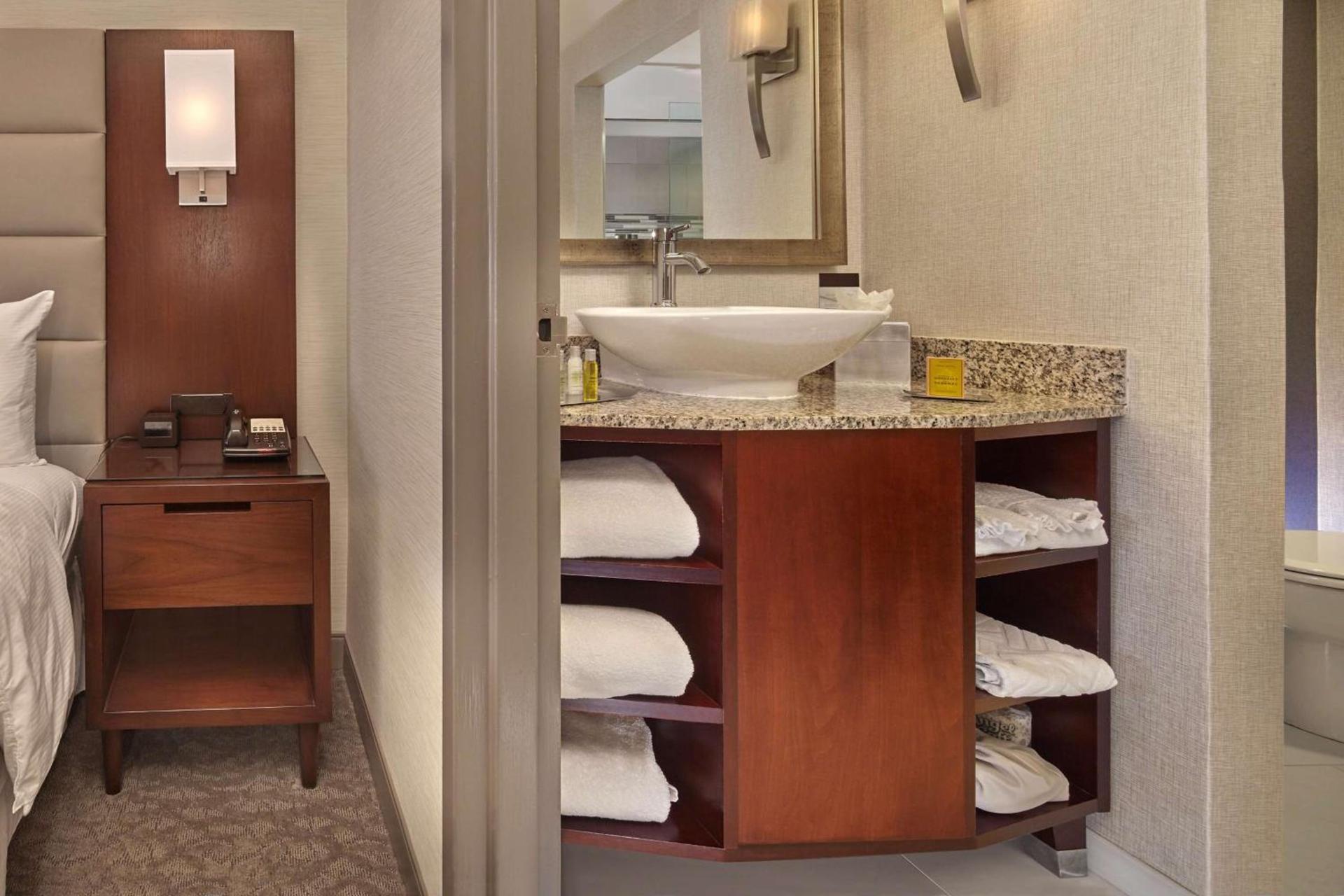 DoubleTree by Hilton Little Rock photo 24