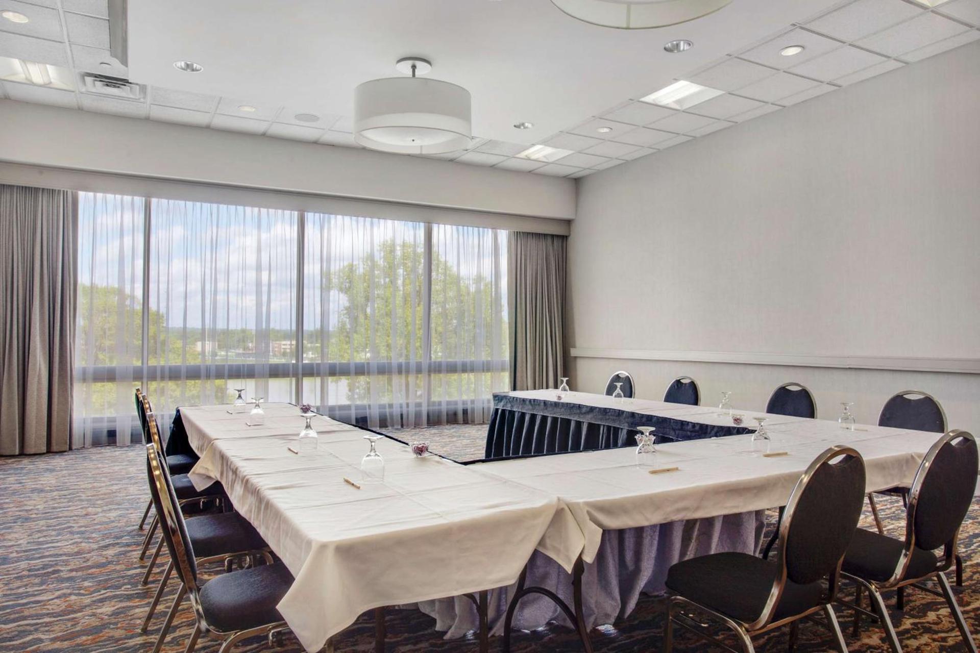 DoubleTree by Hilton Little Rock photo 44