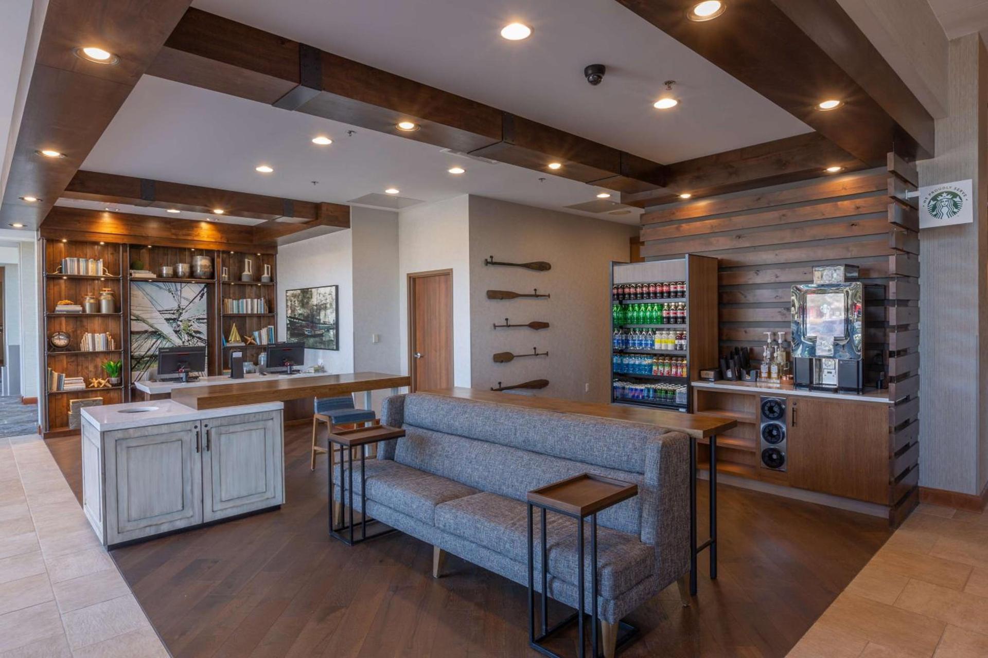 DoubleTree by Hilton Bay City - Riverfront photo 11