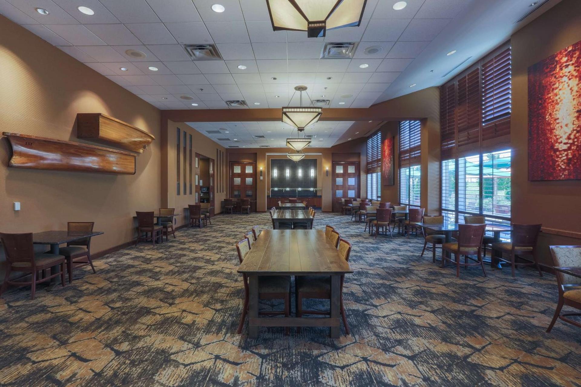 DoubleTree by Hilton Bay City - Riverfront photo 15