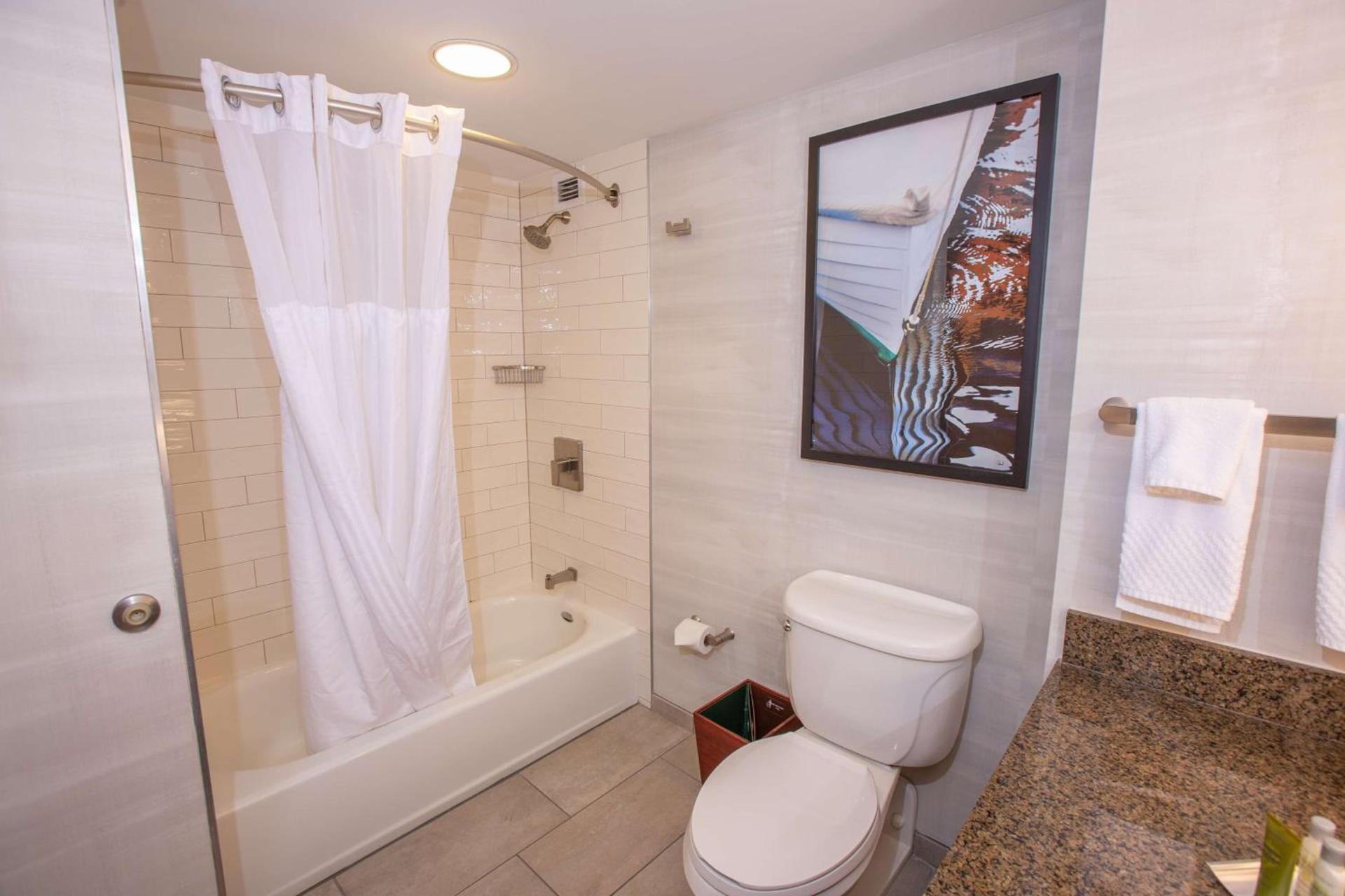 DoubleTree by Hilton Bay City - Riverfront photo 34