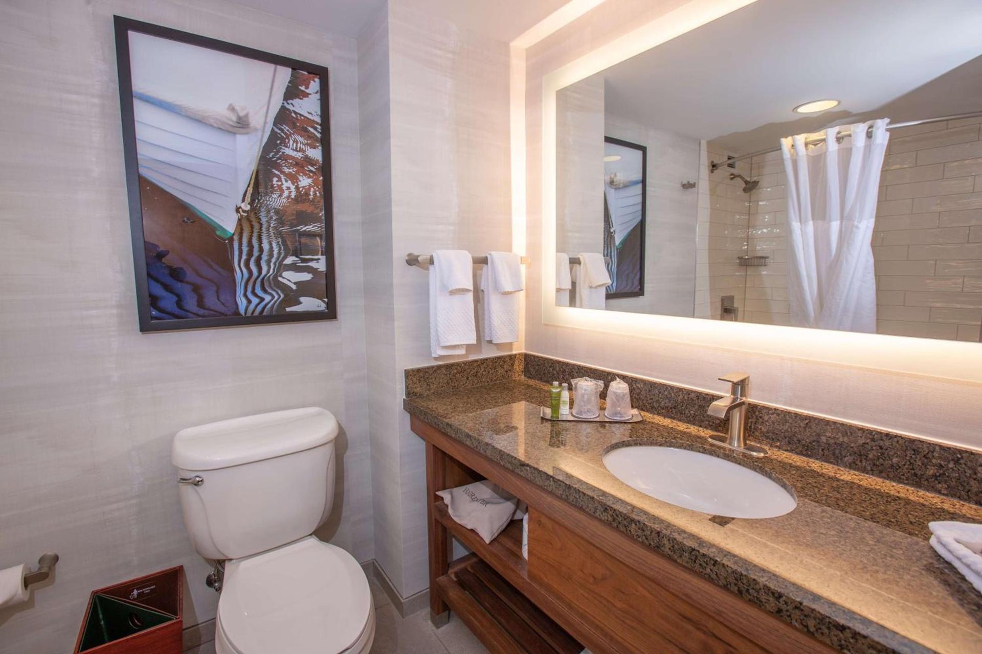 DoubleTree by Hilton Bay City - Riverfront photo 35