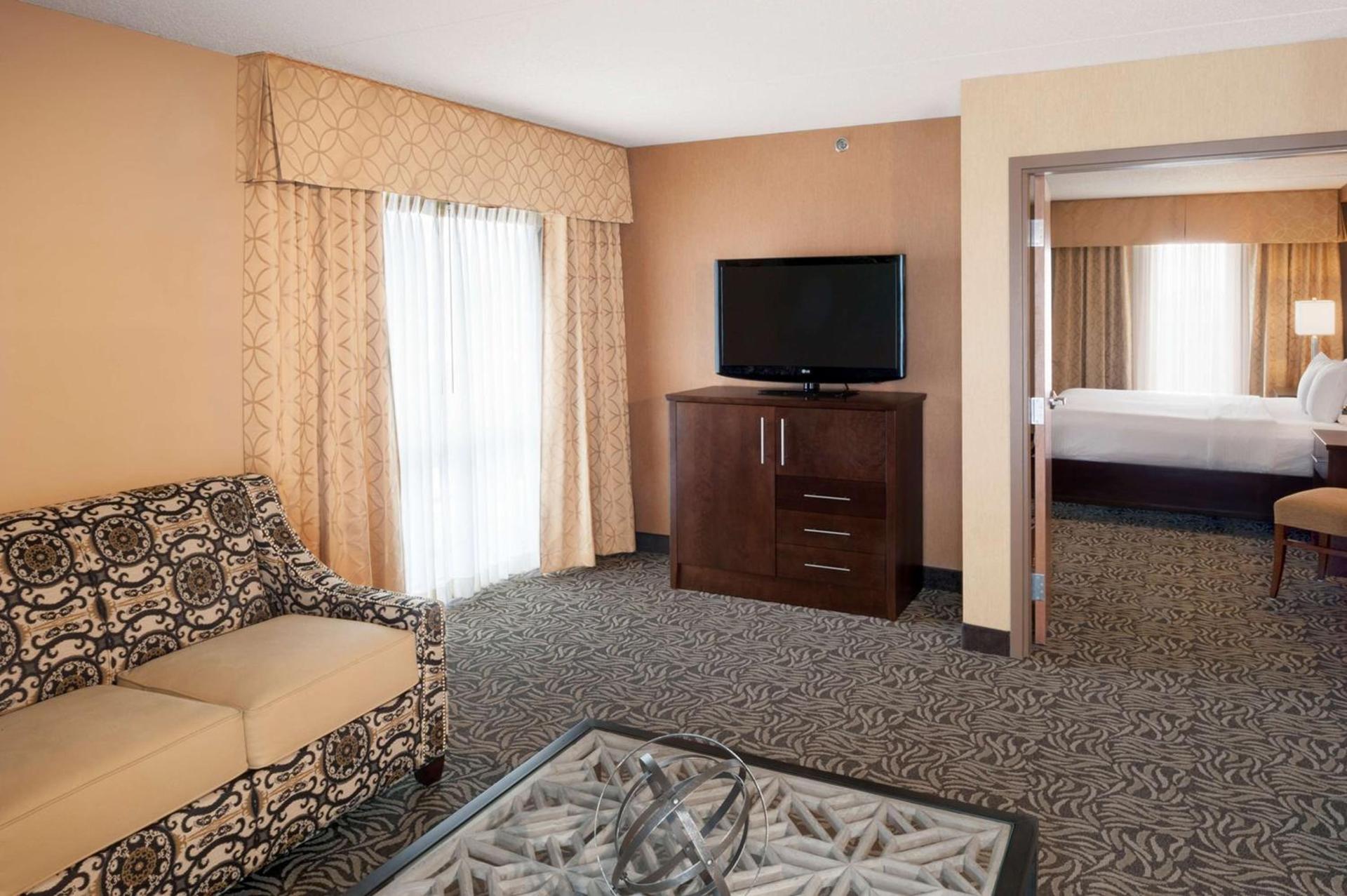 DoubleTree by Hilton Bay City - Riverfront photo 69