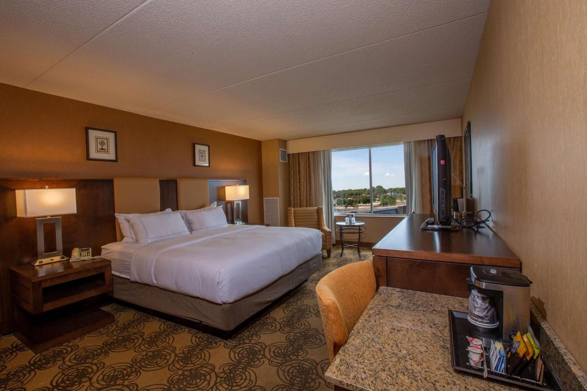 DoubleTree by Hilton Bay City - Riverfront photo 70