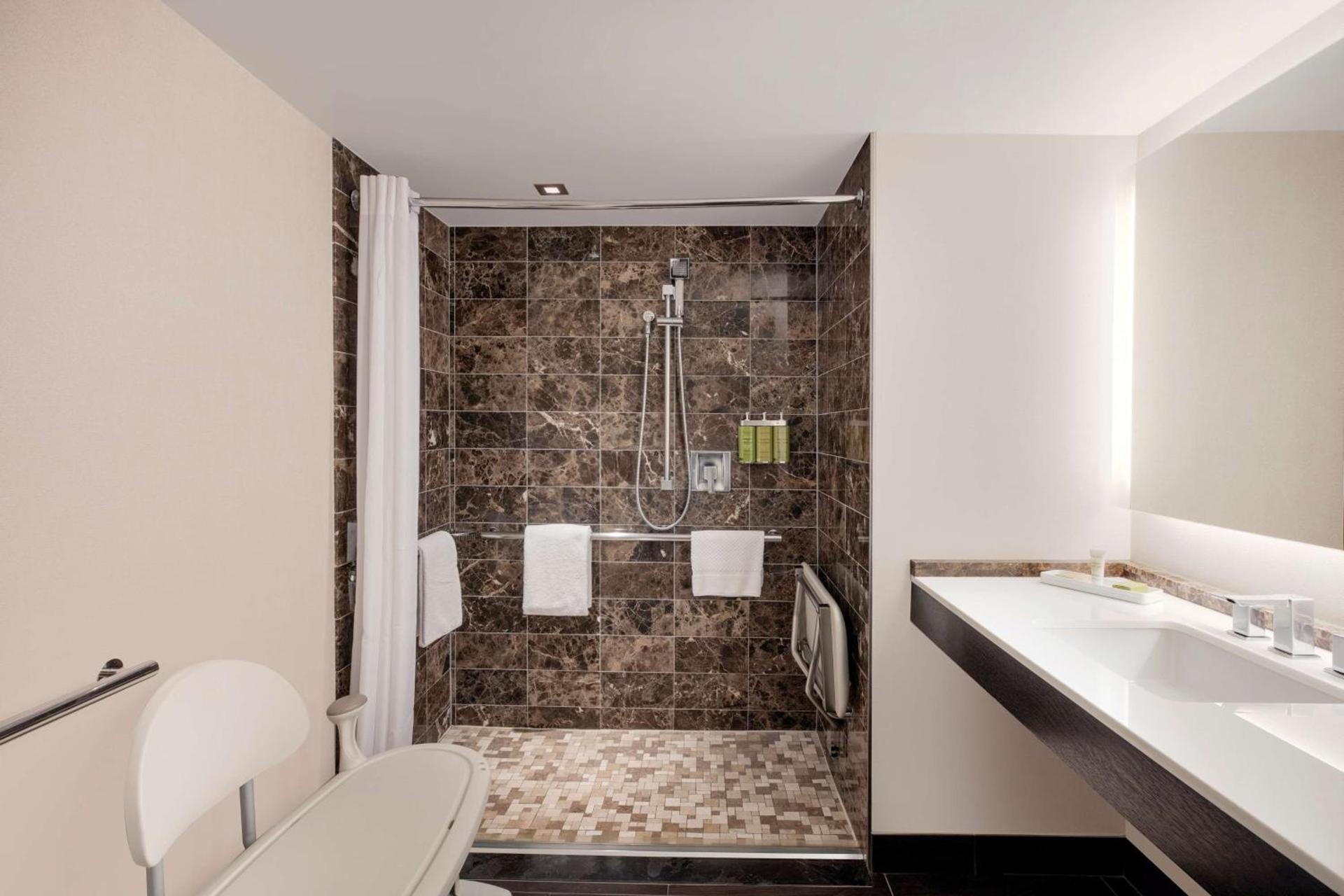 Hilton McLean Tysons Corner photo 19