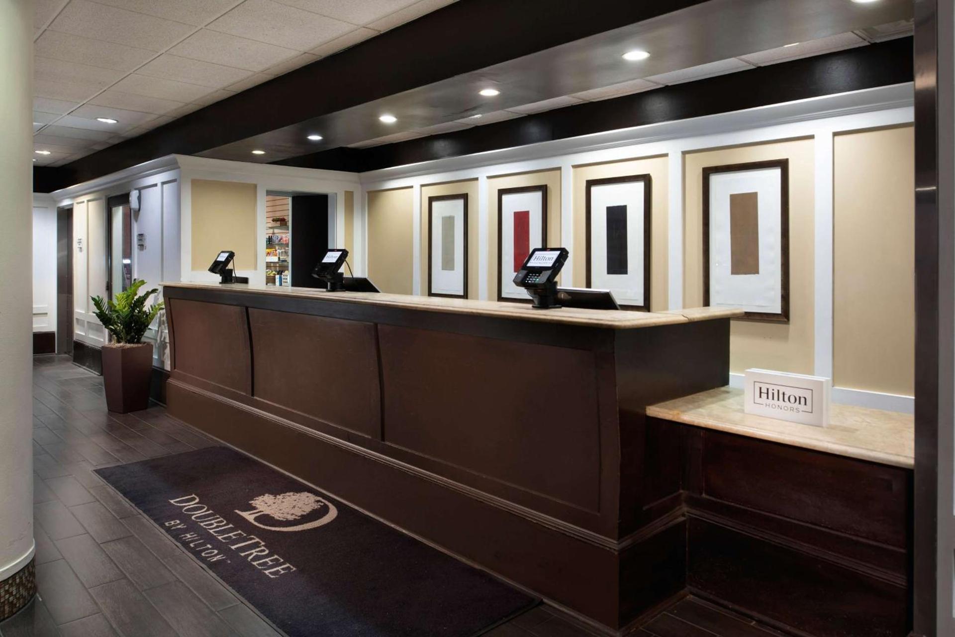 DoubleTree by Hilton Memphis Downtown photo 3