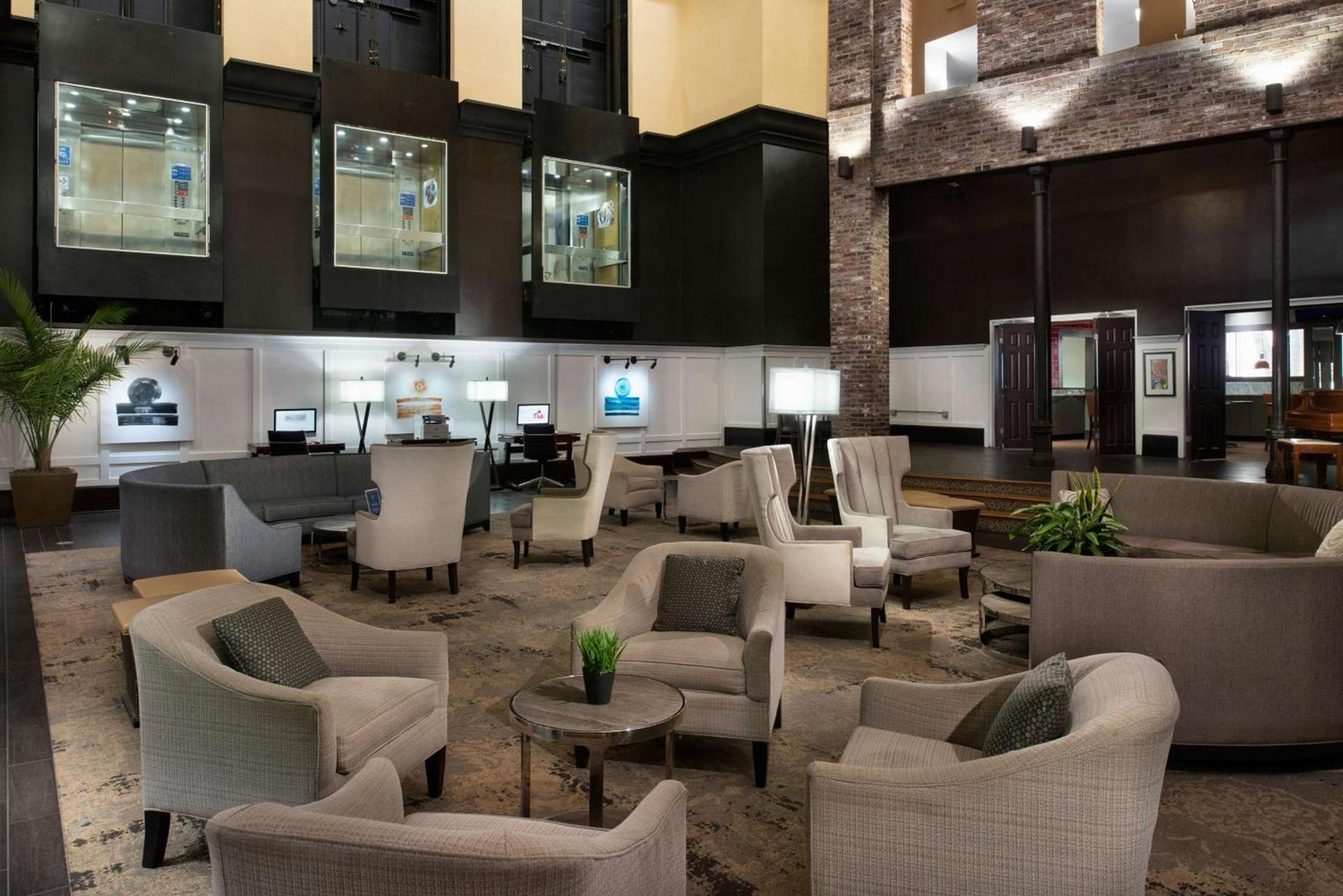DoubleTree by Hilton Memphis Downtown photo 4