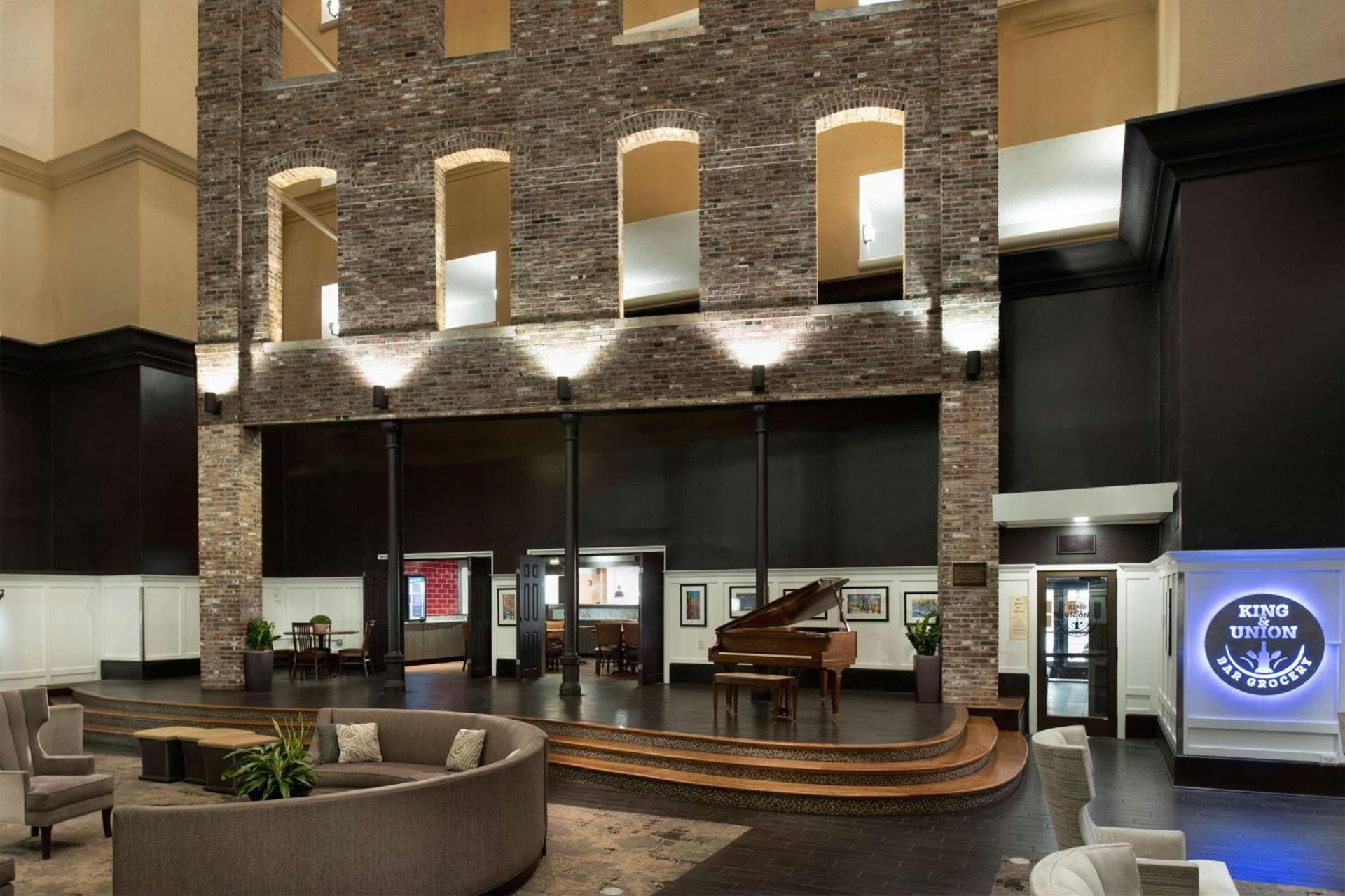 DoubleTree by Hilton Memphis Downtown photo 5