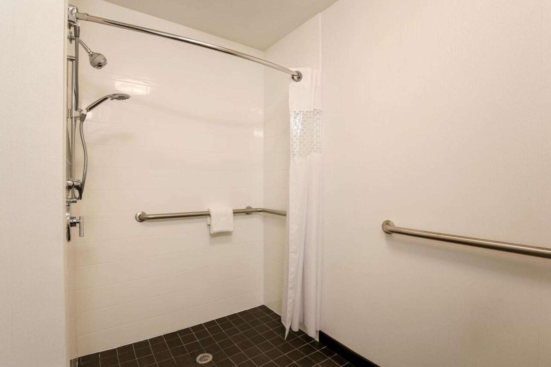 Hampton Inn Memphis-Southwind photo 16