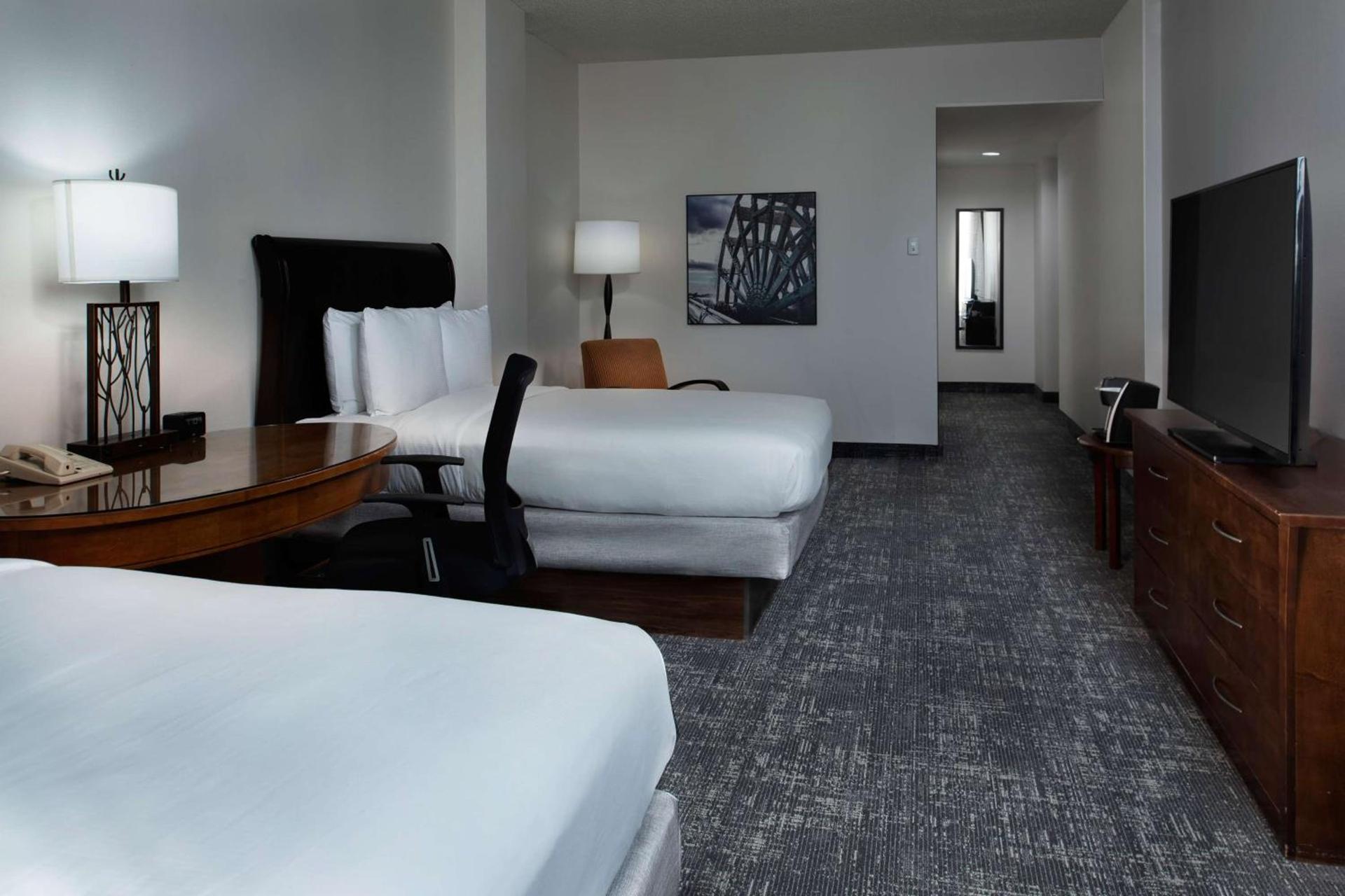 DoubleTree by Hilton Memphis Downtown photo 17