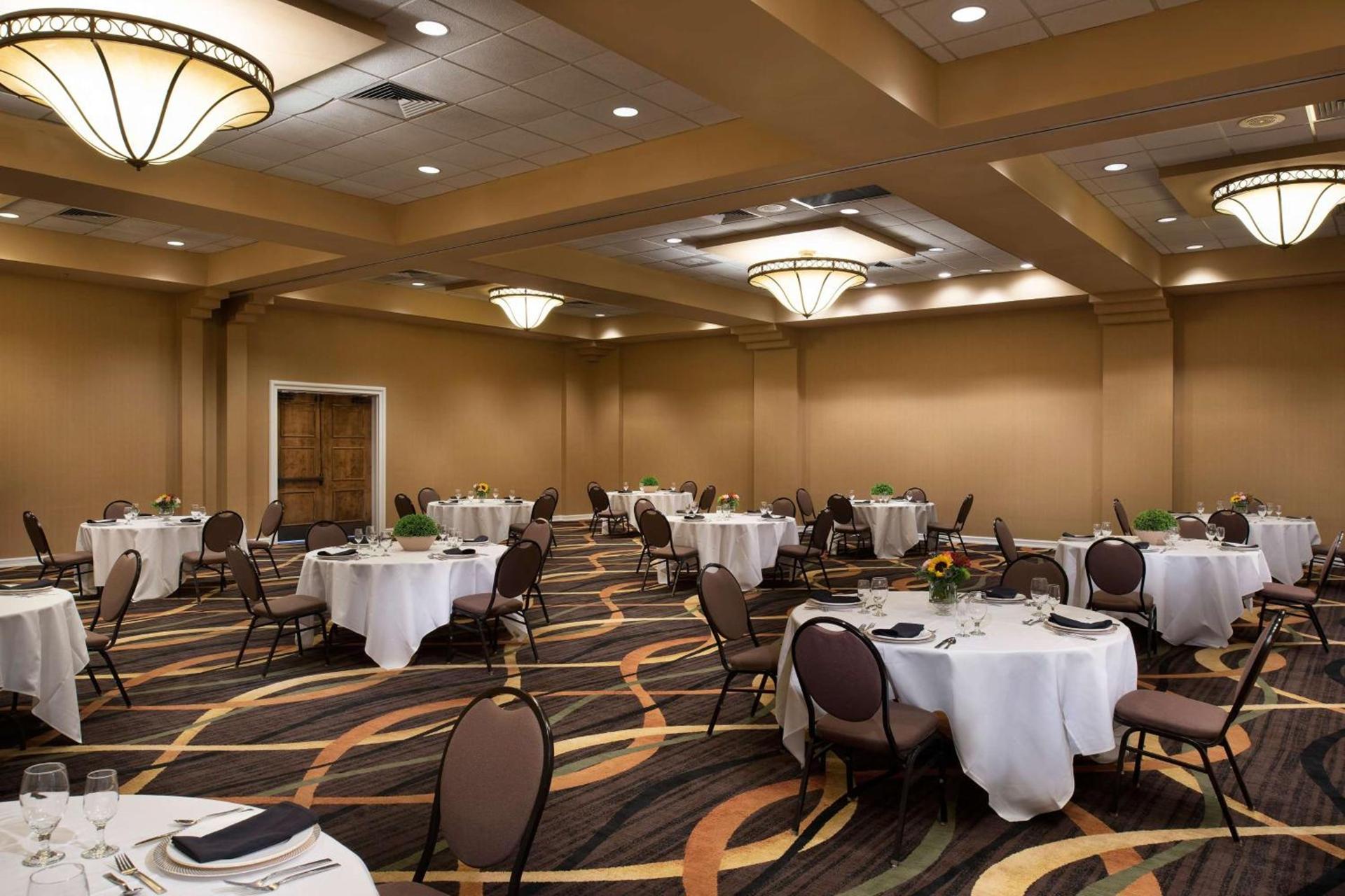 DoubleTree by Hilton Memphis Downtown photo 28