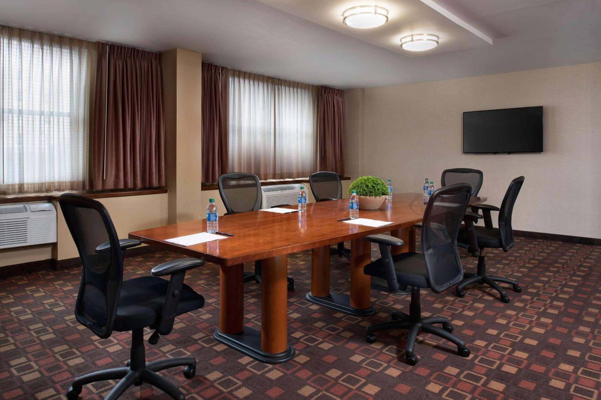 DoubleTree by Hilton Memphis Downtown photo 29