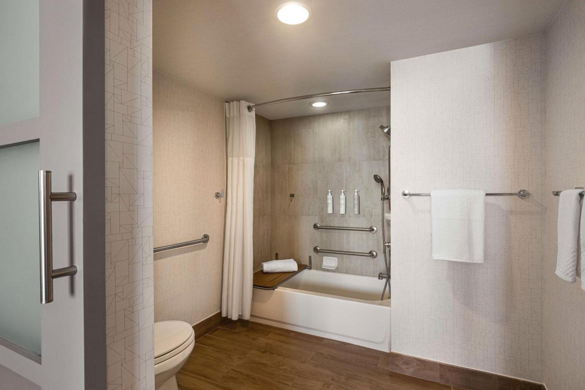 Embassy Suites by Hilton Miami International Airport photo 45