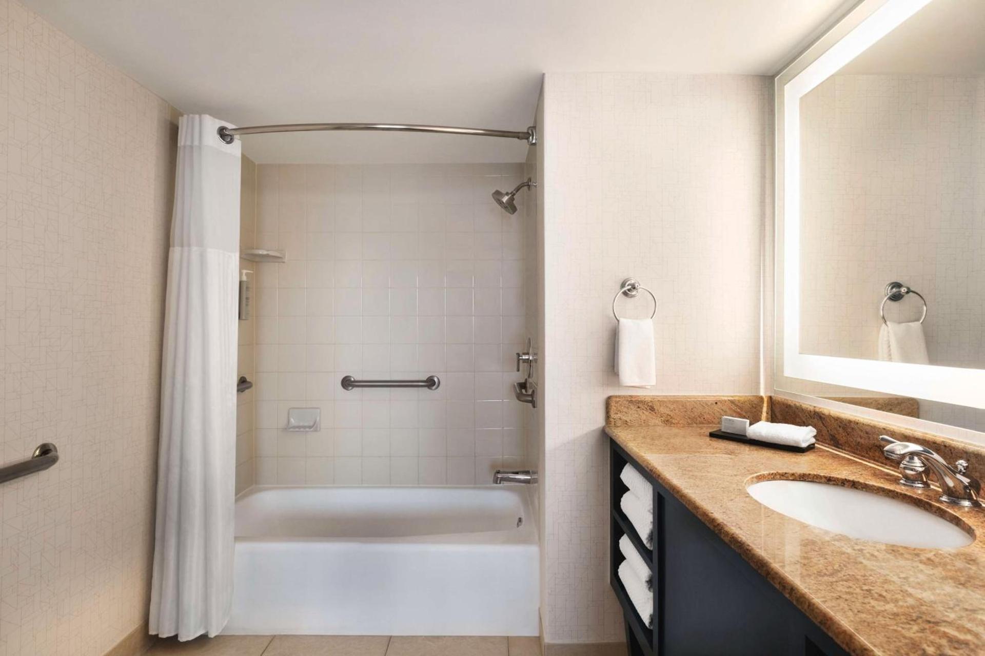 Embassy Suites by Hilton Miami International Airport photo 49