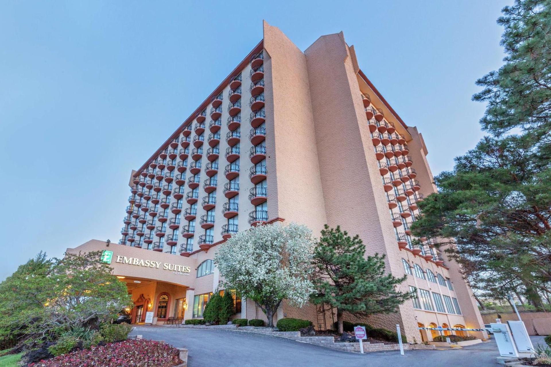 Embassy Suites by Hilton Kansas City Plaza photo 1