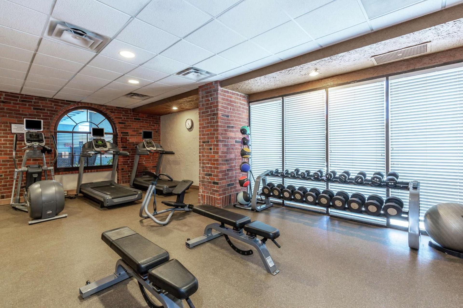 Embassy Suites by Hilton Kansas City Plaza photo 13