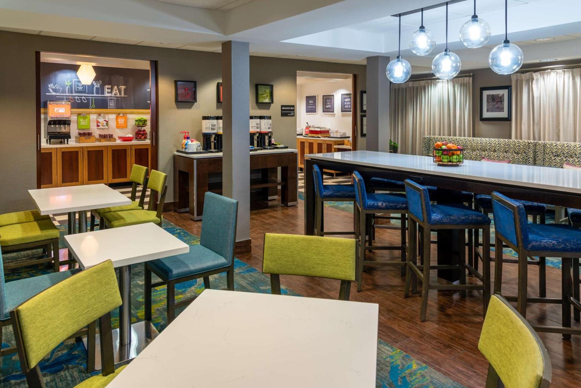 Hampton Inn Kansas City-Lee's Summit photo 2
