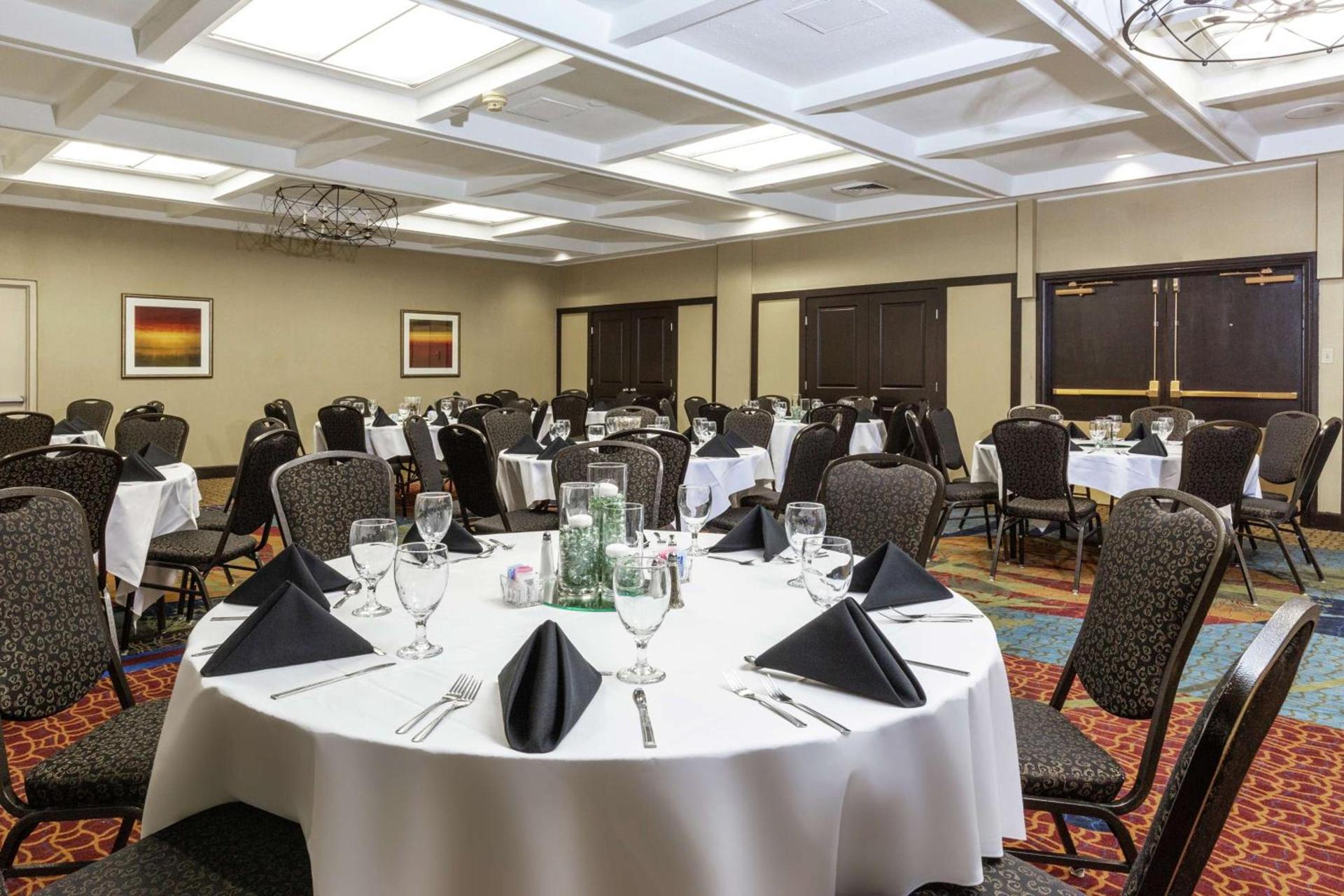 Embassy Suites by Hilton Kansas City Plaza photo 24
