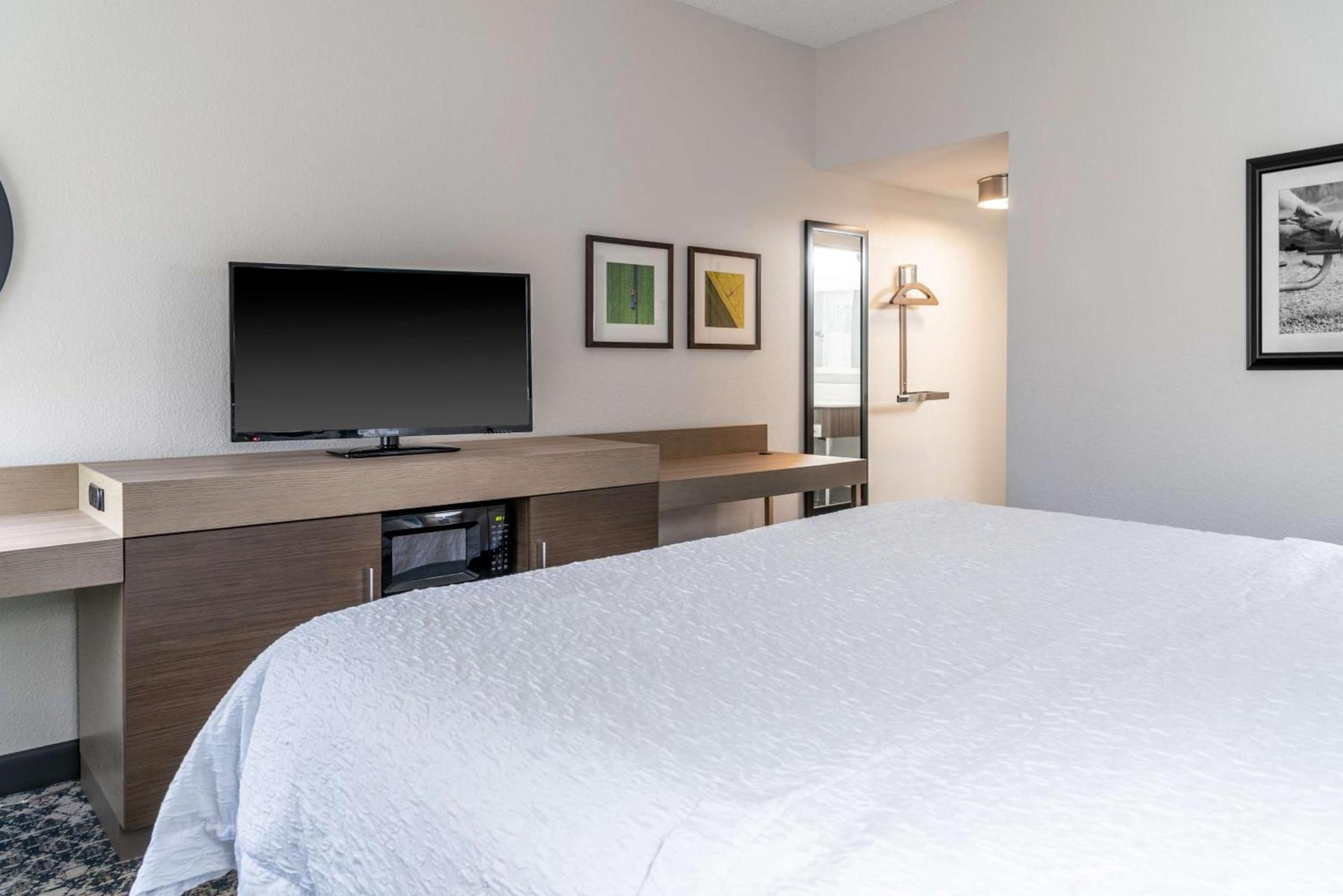 Hampton Inn Kansas City-Lee's Summit photo 32