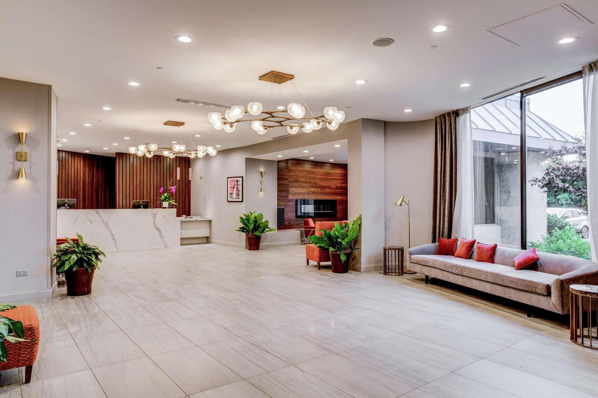 Hilton Chicago/Oak Lawn photo 2