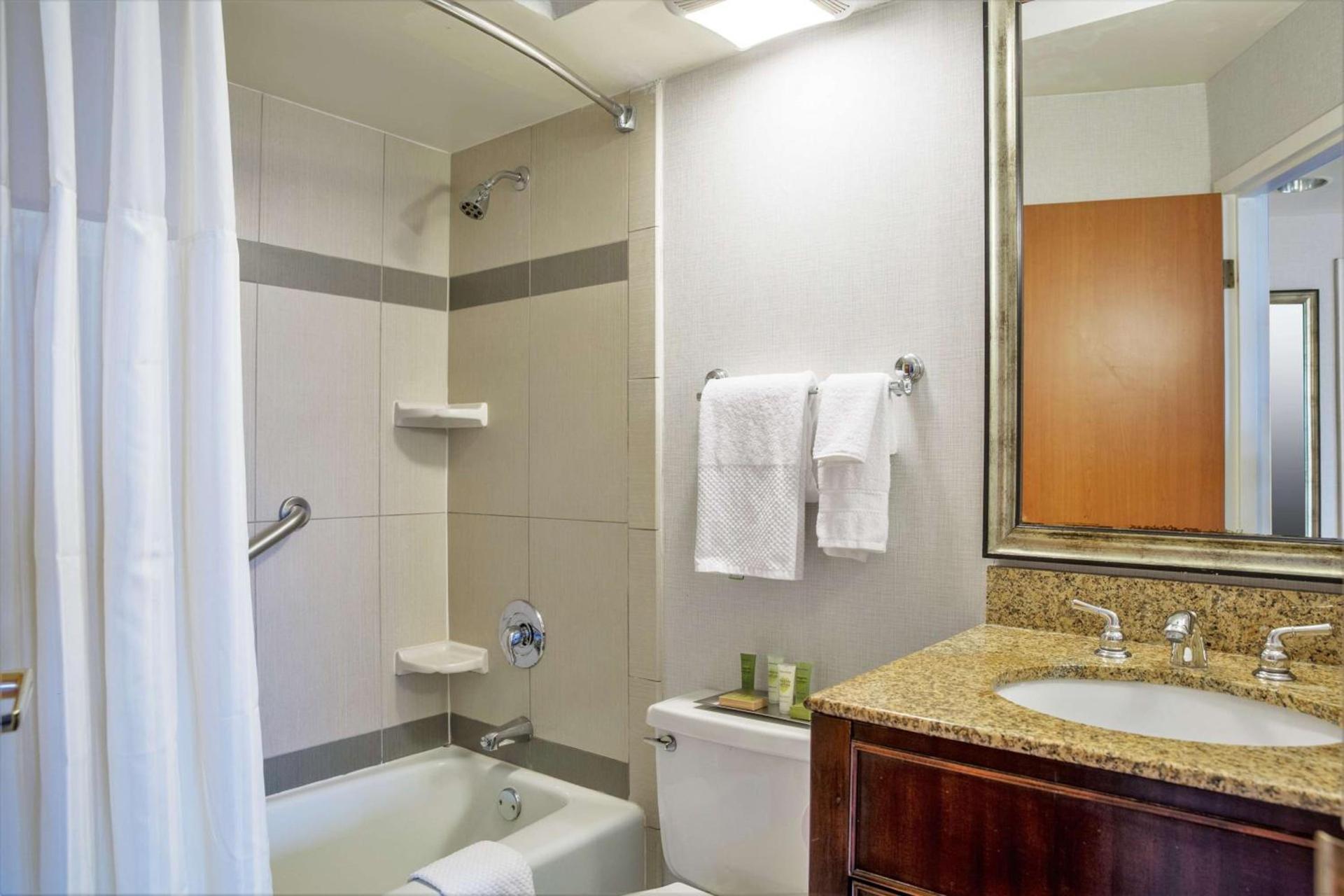 Hilton Chicago/Oak Lawn photo 8